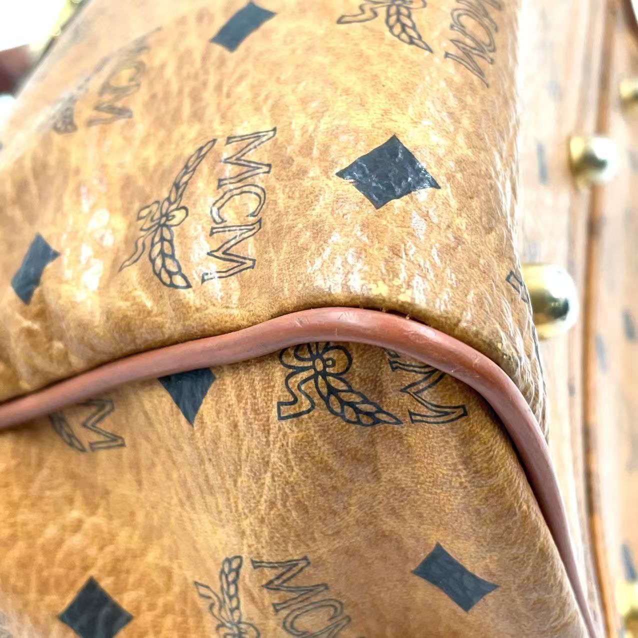 【良品】MCM　メッセンジャーバッグ　ヴィセトス柄　総柄　ブランドロゴ　PVC 良品】MCM メッセンジャーバッグ ヴィセトス柄 総柄 ブランド