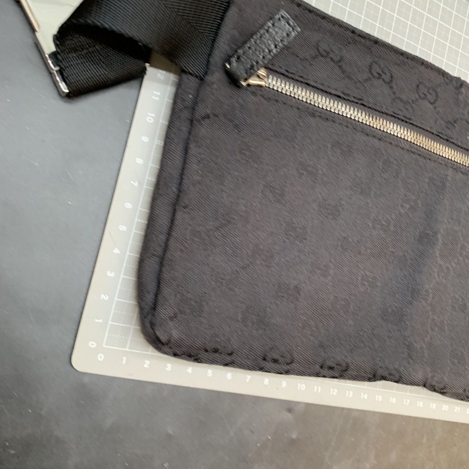 J381 GUCCI グッチ GGキャンバス メンズ ショルダーバッグ ボディ