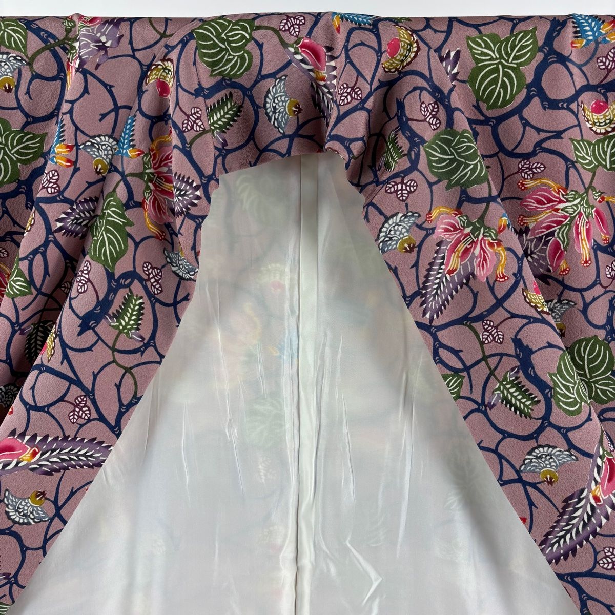 平和屋着物○螺鈿工芸作家 佐野正喜 小紋 寿光織 器物文 黒地 金銀糸