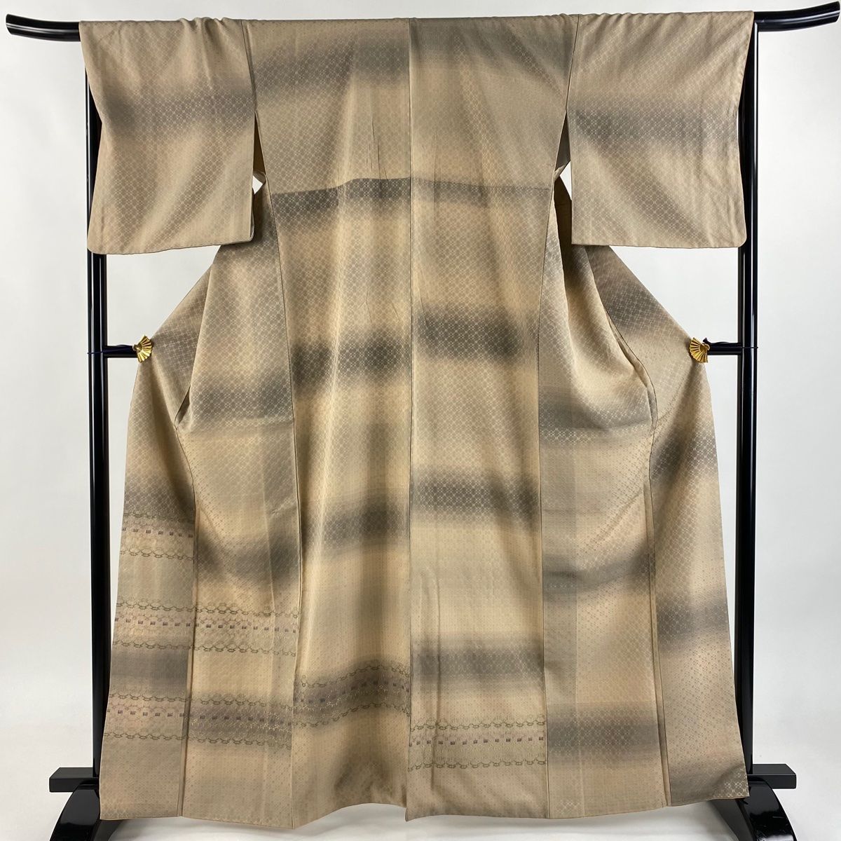 付下げ 身丈165cm 裄丈68cm L 袷 紬地 縞 幾何学模様 花織 刺繍 薄茶色 正絹