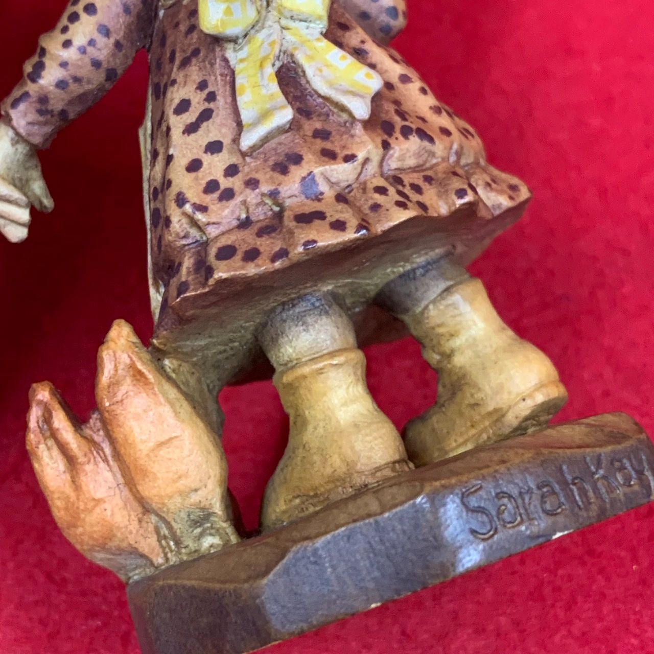 アンリ人形 木彫り サラケイ Feeding the chicken 10cm Anri イタリア