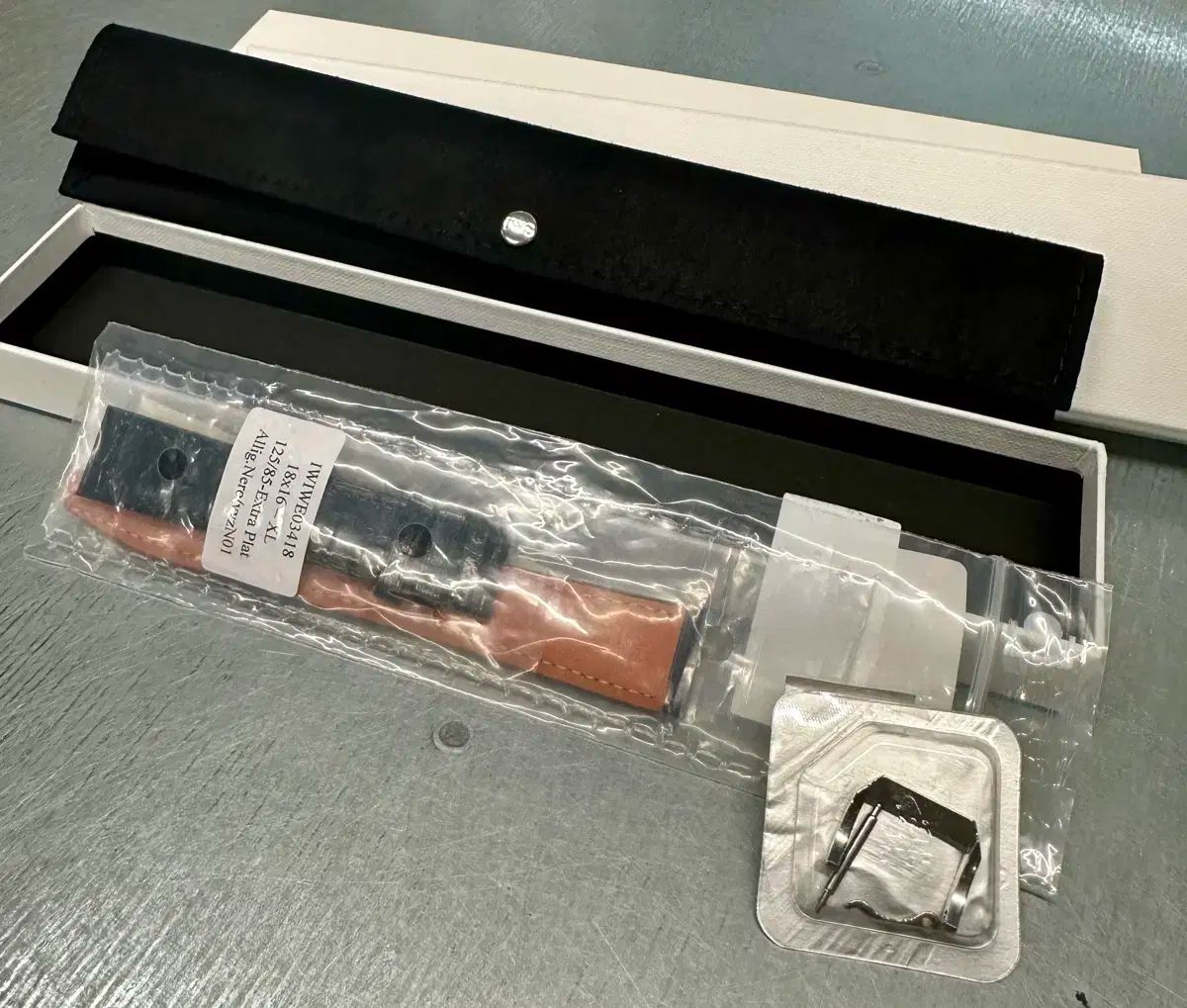 IWC パイロット ウォッチ オートマティック 36 グロス ブラック サントーニ ストラップ