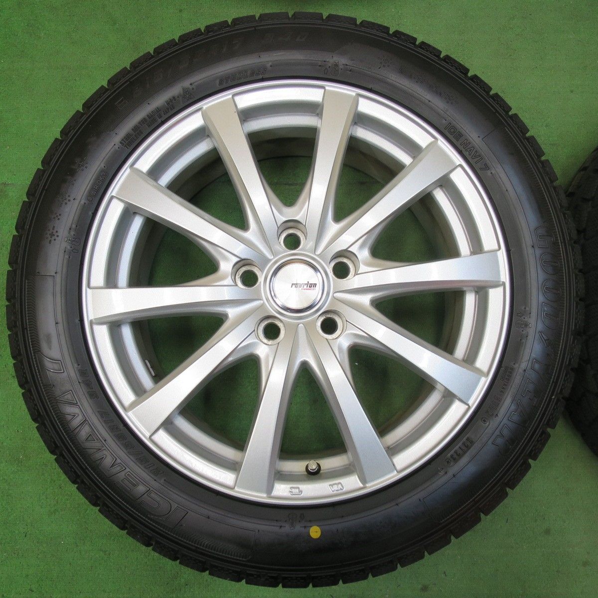 215/55R17 グッドイヤーアイスナビ7 スタッドレス アルミ付き バリ溝美品