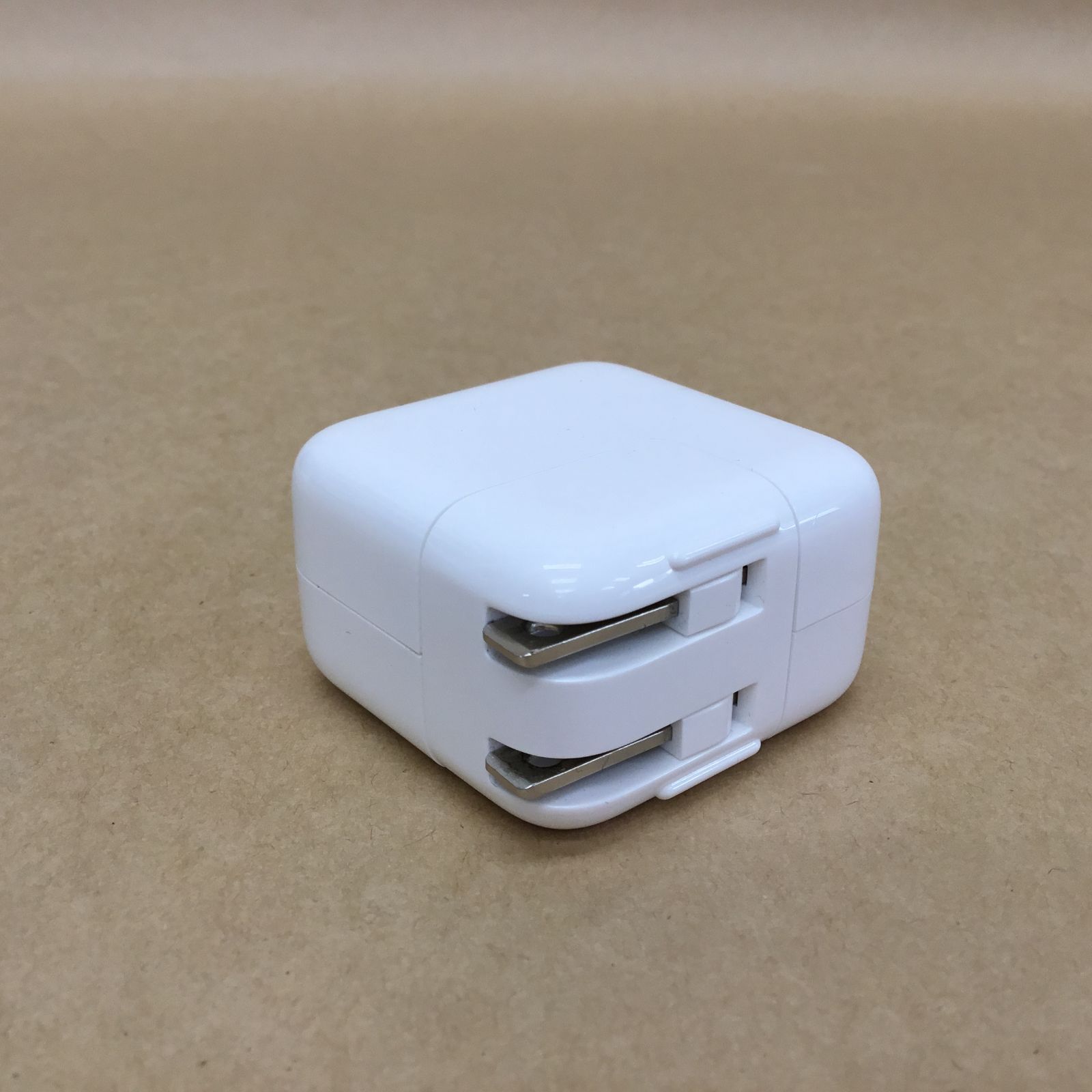 アップル Apple 純正 iPAD・iPHONE 12W USB Power Adapter A1401 100-240V -0.5A 50-60Hz 5.2V-2.4A