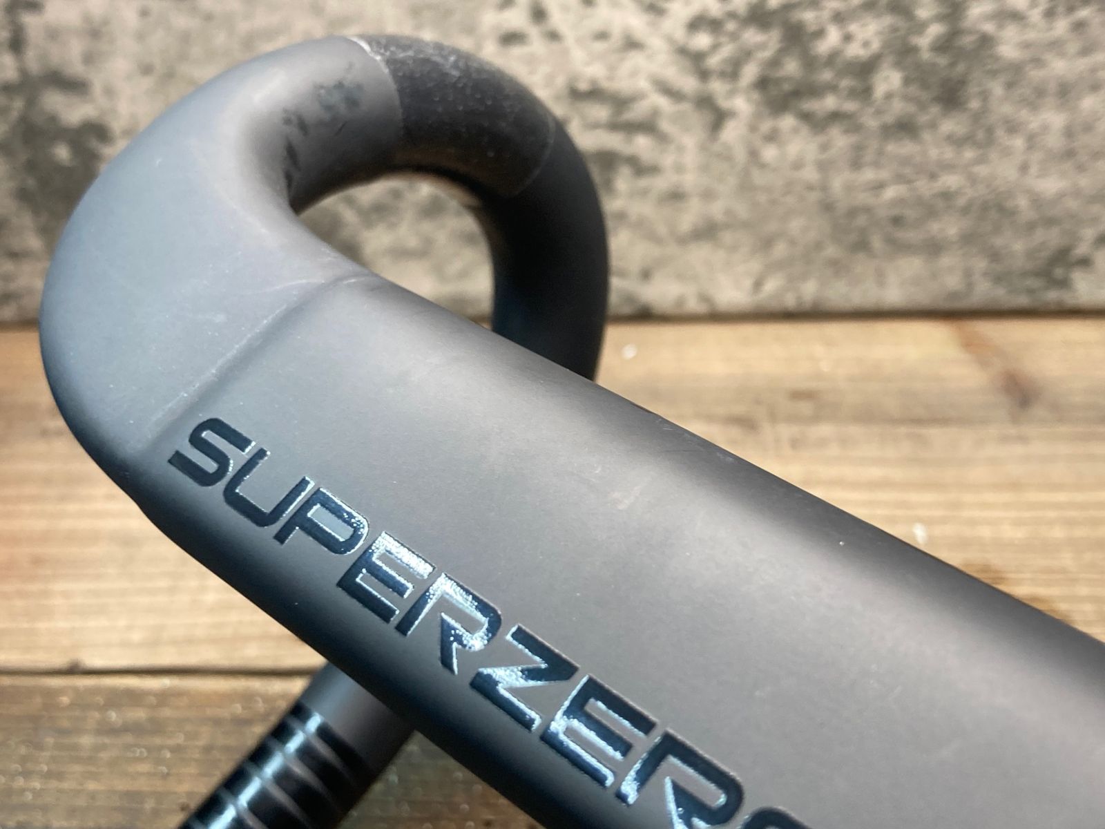 Deda SuperZeroエアロカーボンハンドルバー DedaからUAE Team Emiratesも使用するDeda Superzero RS エアロ