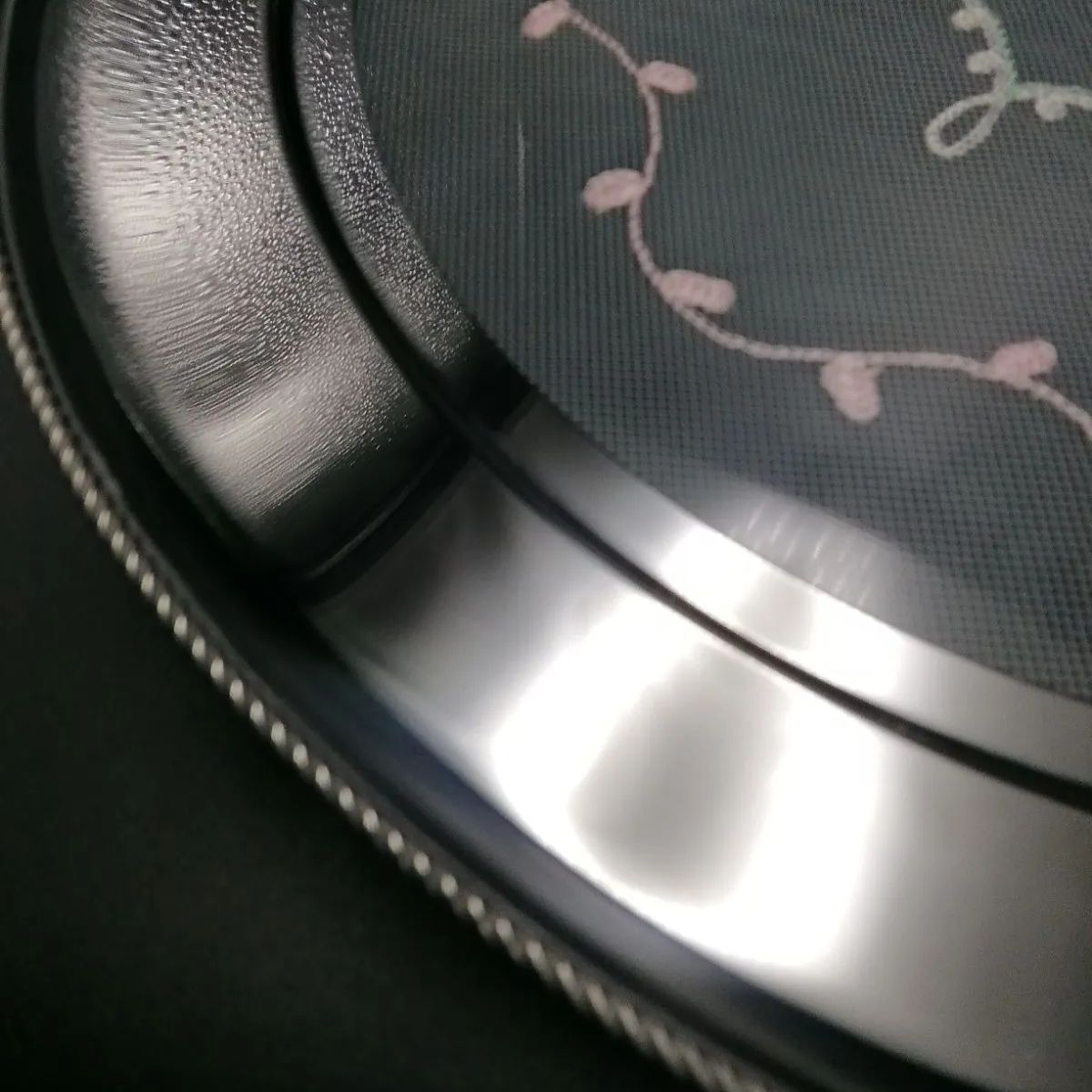 WMF Cromagan Germany 刺繍レース ネット ガラス ステンレストレー 丸トレー 脚付き ヴィンテージ SKLAD-KIRPICHA_RU