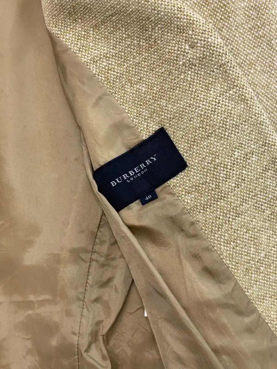 イエローベージュ