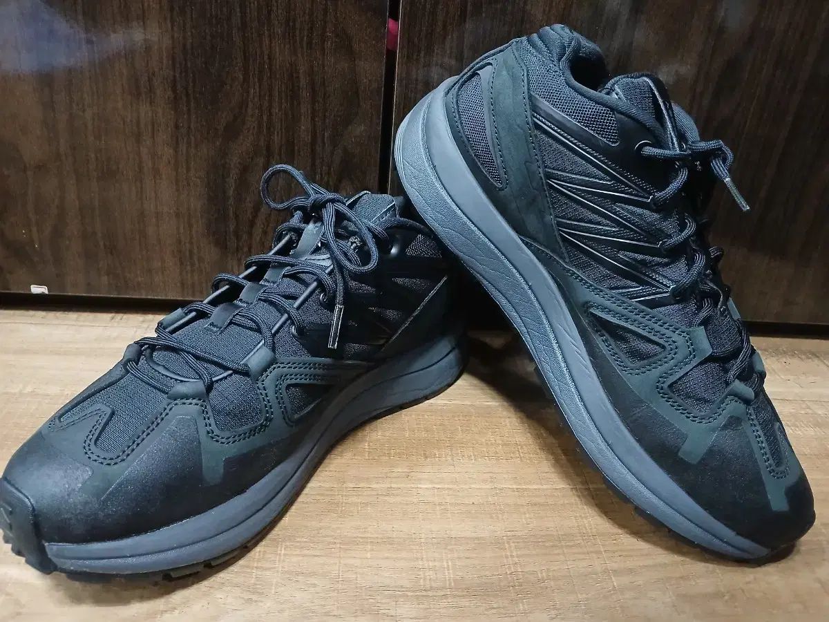 オデッセイ スニーカー