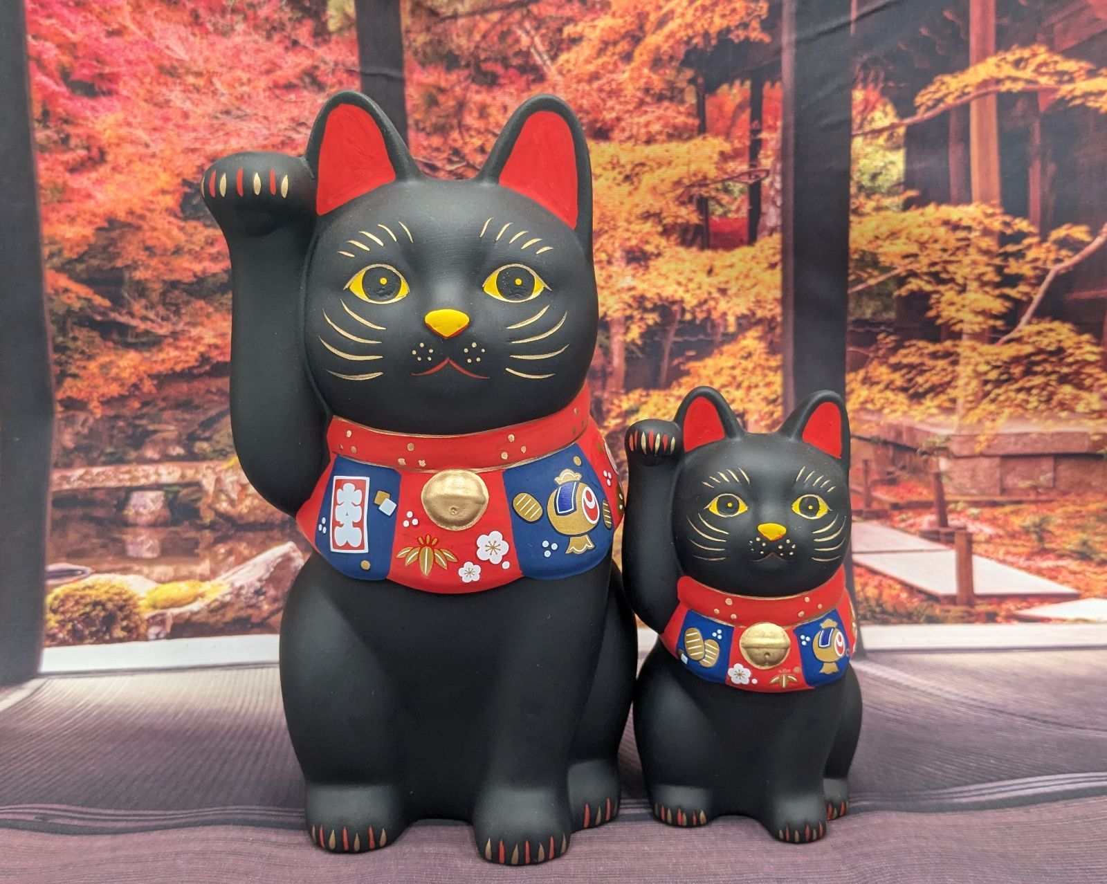 招き猫　縁起物　福づくし招き猫　右手上げ　黒　大　小　2体セット　置物