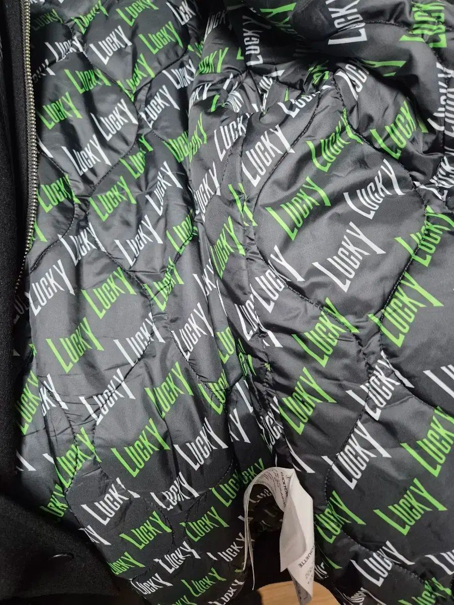 ラッキーシュエトゥ MA-1ジャケット