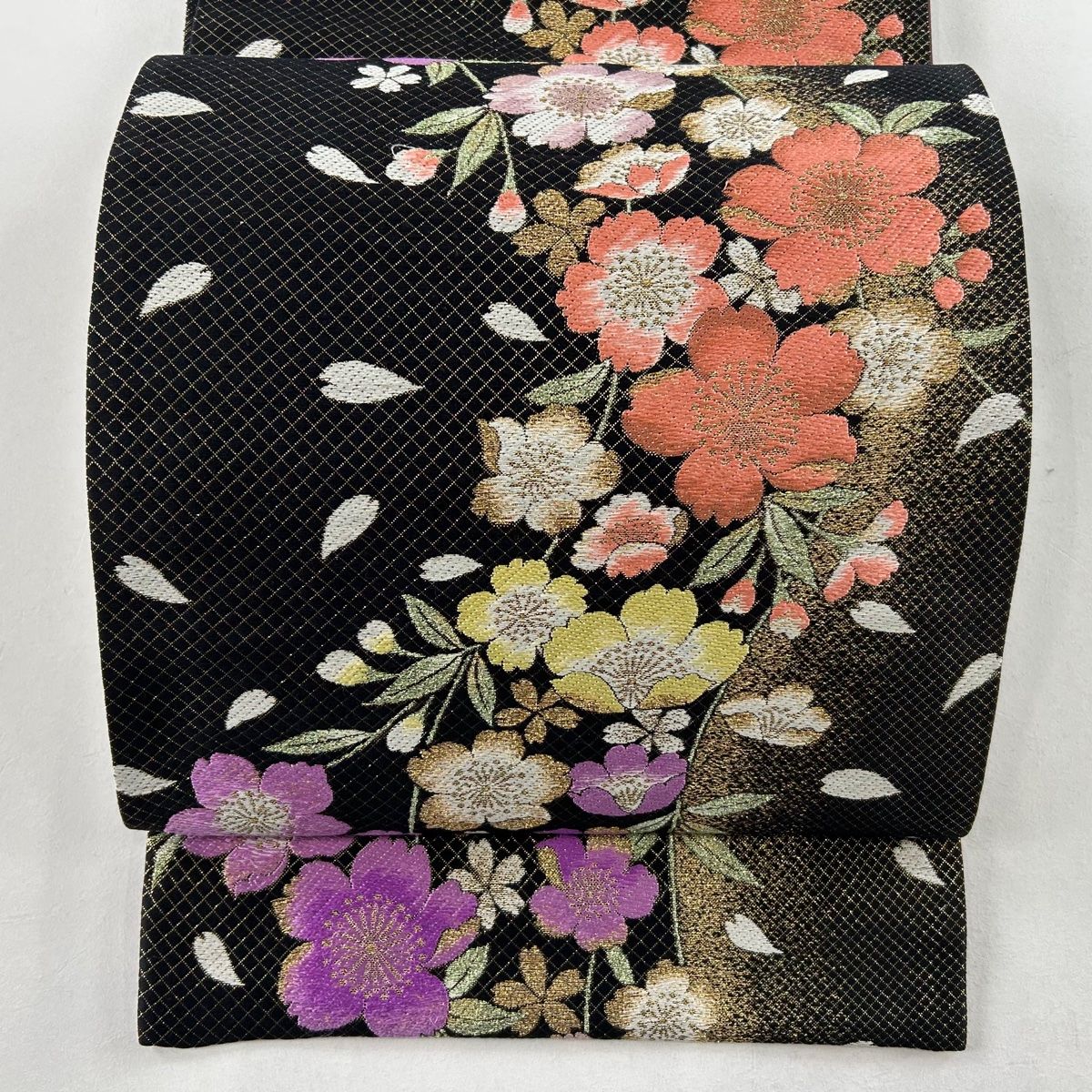 袋帯 秀品 振袖向き 桜 花びら 金糸 箔 黒 六通 正絹 【中古