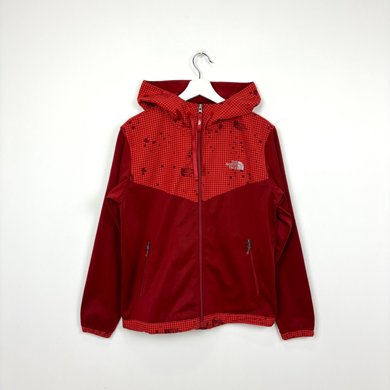 ザノースフェイス ナイロントラックジャケット Mサイズ レッド 刺繍 フード付き THE NORTH FACE】ザ・ノースフェイス ナイロンジャケット M