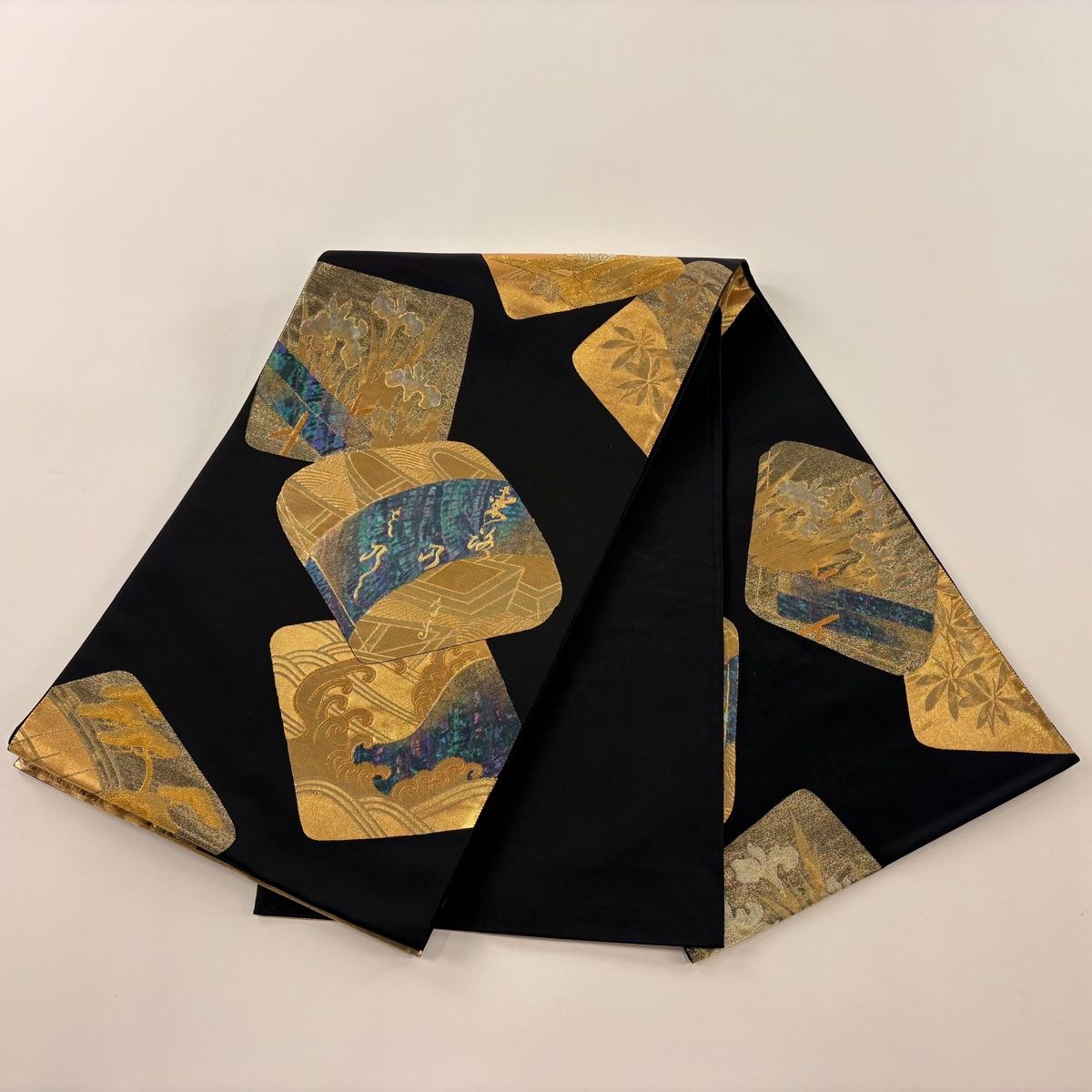 袋帯 名品 三趣蒔絵硯箱 螺鈿箔 金糸 黒 お太鼓柄 正絹 【中古
