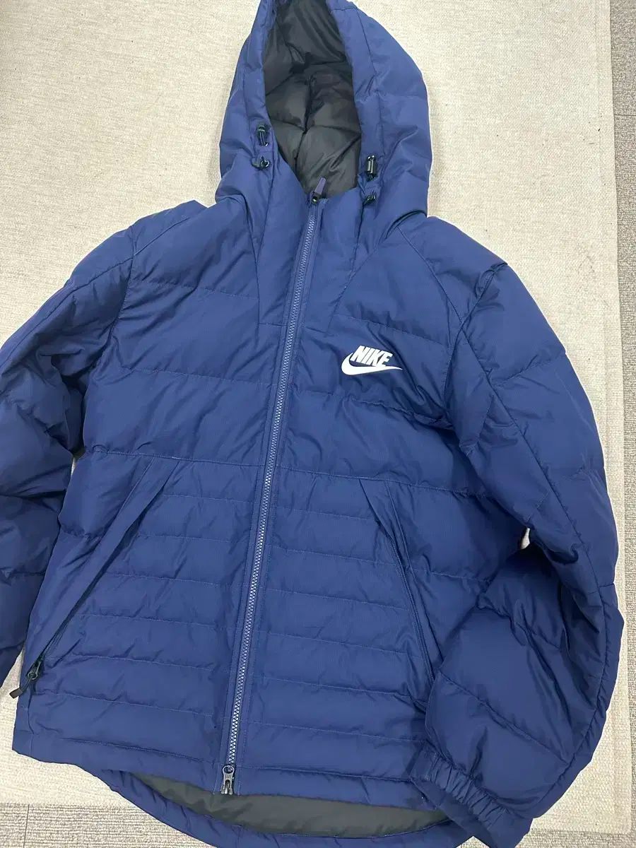 Nike(ナイキ） 軽量ショートパッド