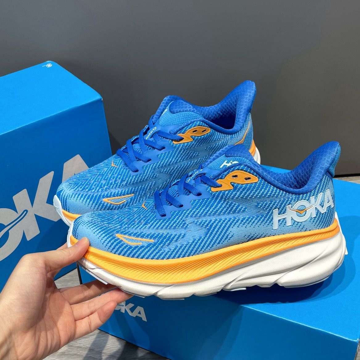 新品未使用 ホカオネオネ クリフトン9 HOKA ONE ONE CLIFTON 9 ランニングシューズ スニーカー メンズ/レディース 箱付 -  メルカリ