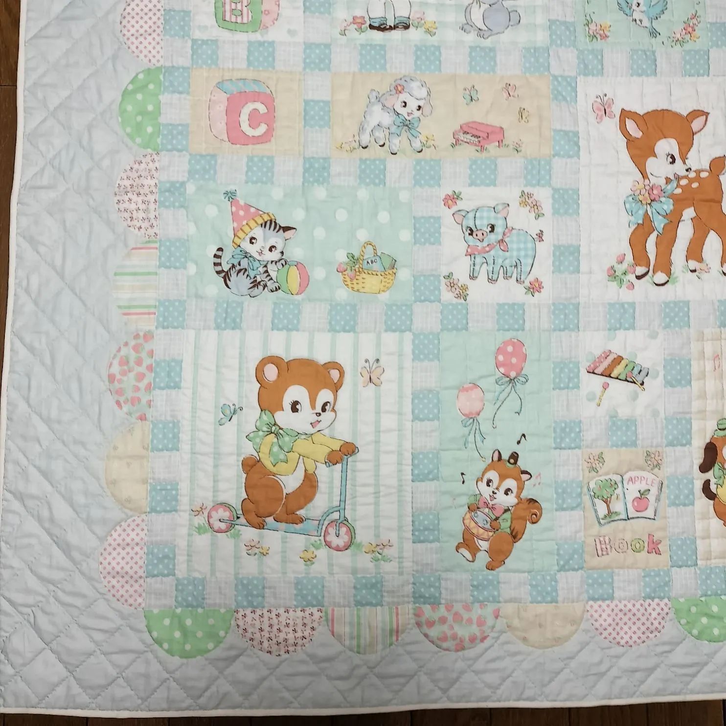 ☆かわいいベビーキルト👶タペストリー・シート・マット(約88cm×72cm