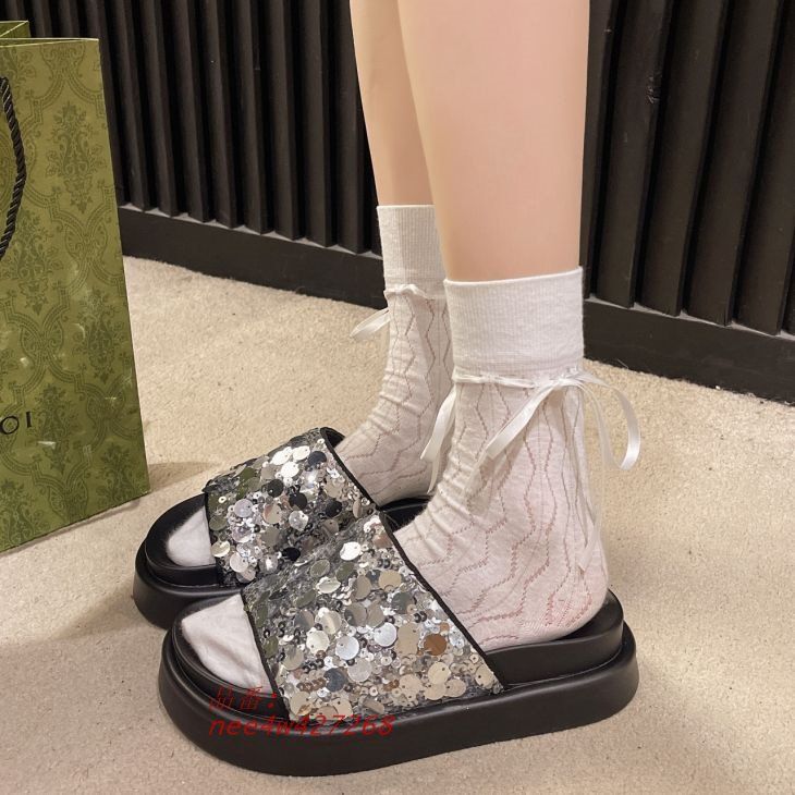 【偽造品10倍補償】公式正規品！スパンコールサンダル サンダル 柔らかい素材 ビーチサンダル コンフォートサンダル 厚底サンダル 靴  宅込 送料無料  nee4w427268 成長対応