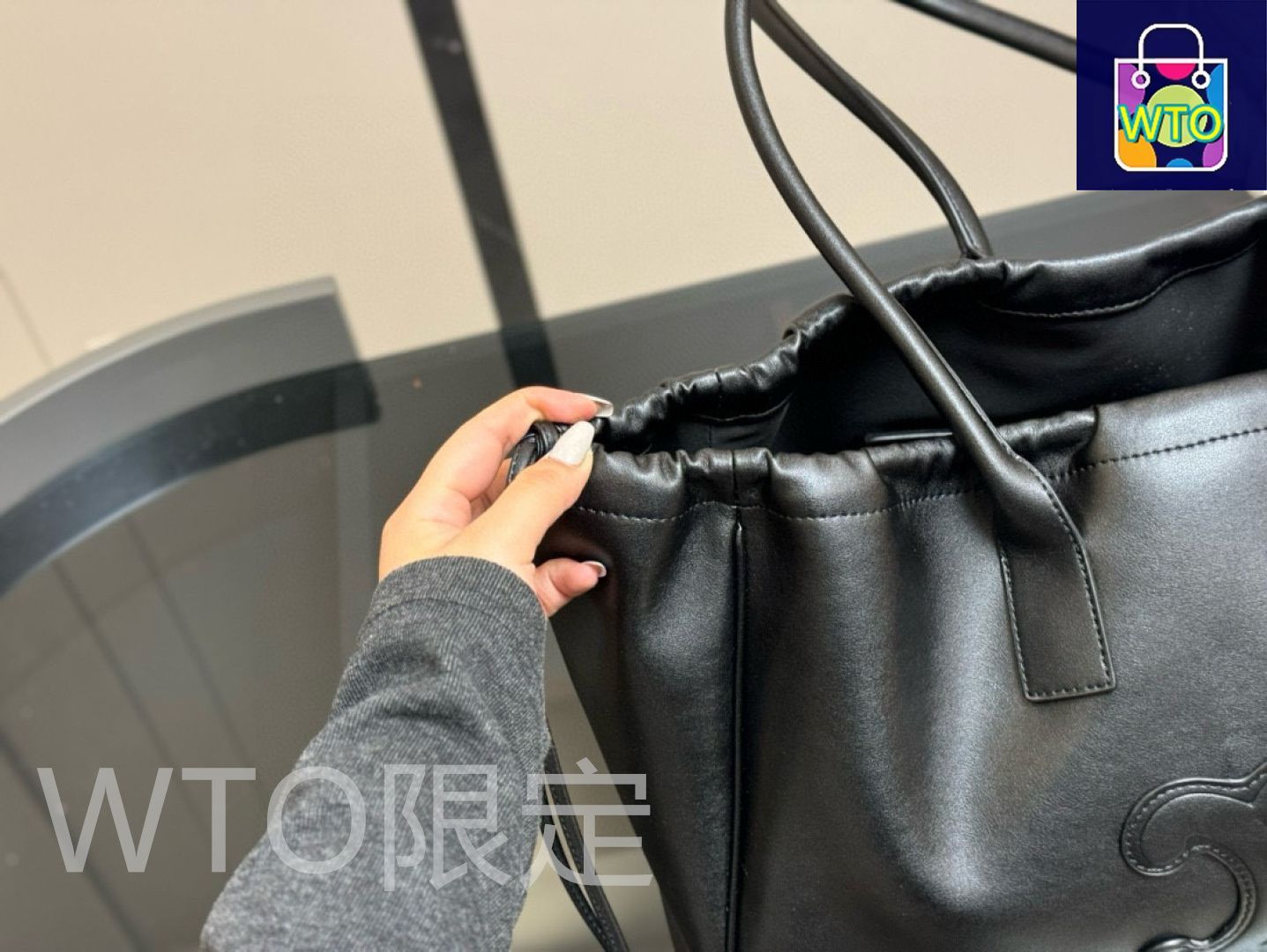 【シンプルなデザイン♪】CELINE ロックバッグ 関税込み【CELINE】ブロックスニーカー ウェッジアウトソール