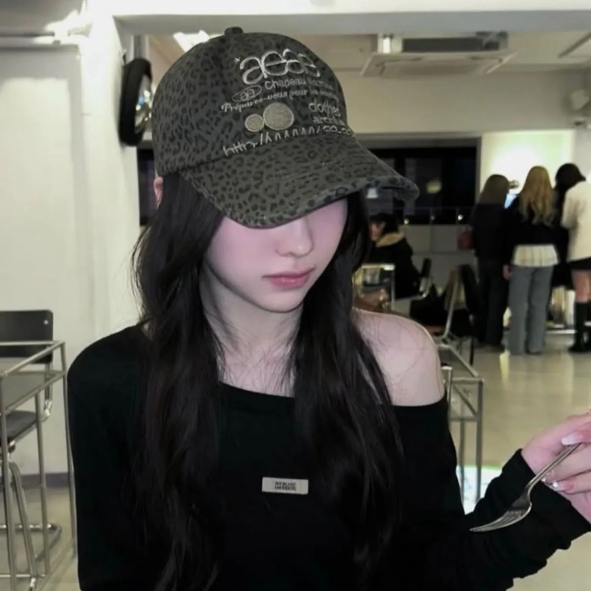 新品同様 AEAE 韓国 エーイーエーイー 刺繍入り CAP LEOPARD LOGO WEB 帽子