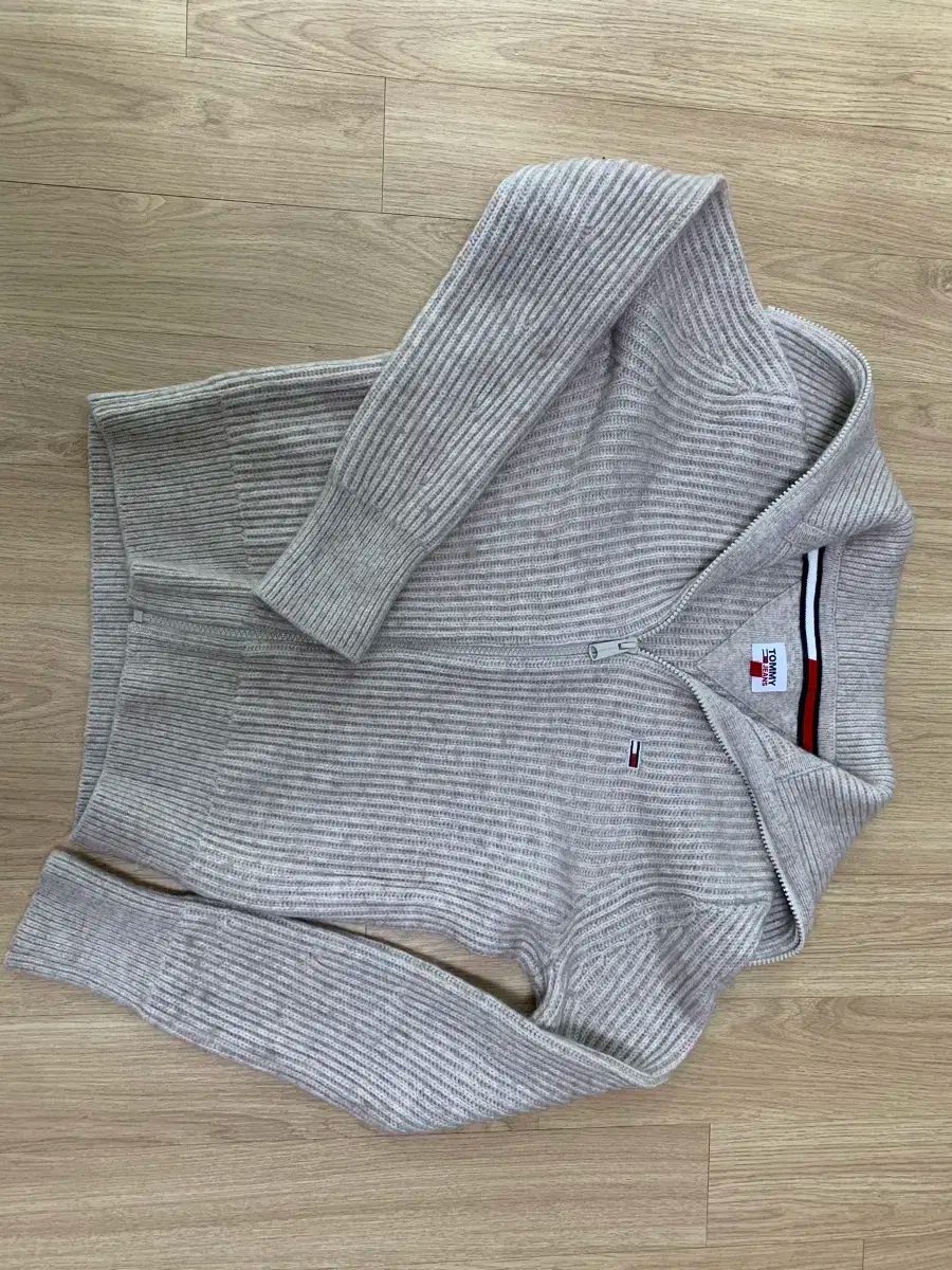 Tommy Hilfiger トミーヒルフィガー ニット 販売しています S サイズ