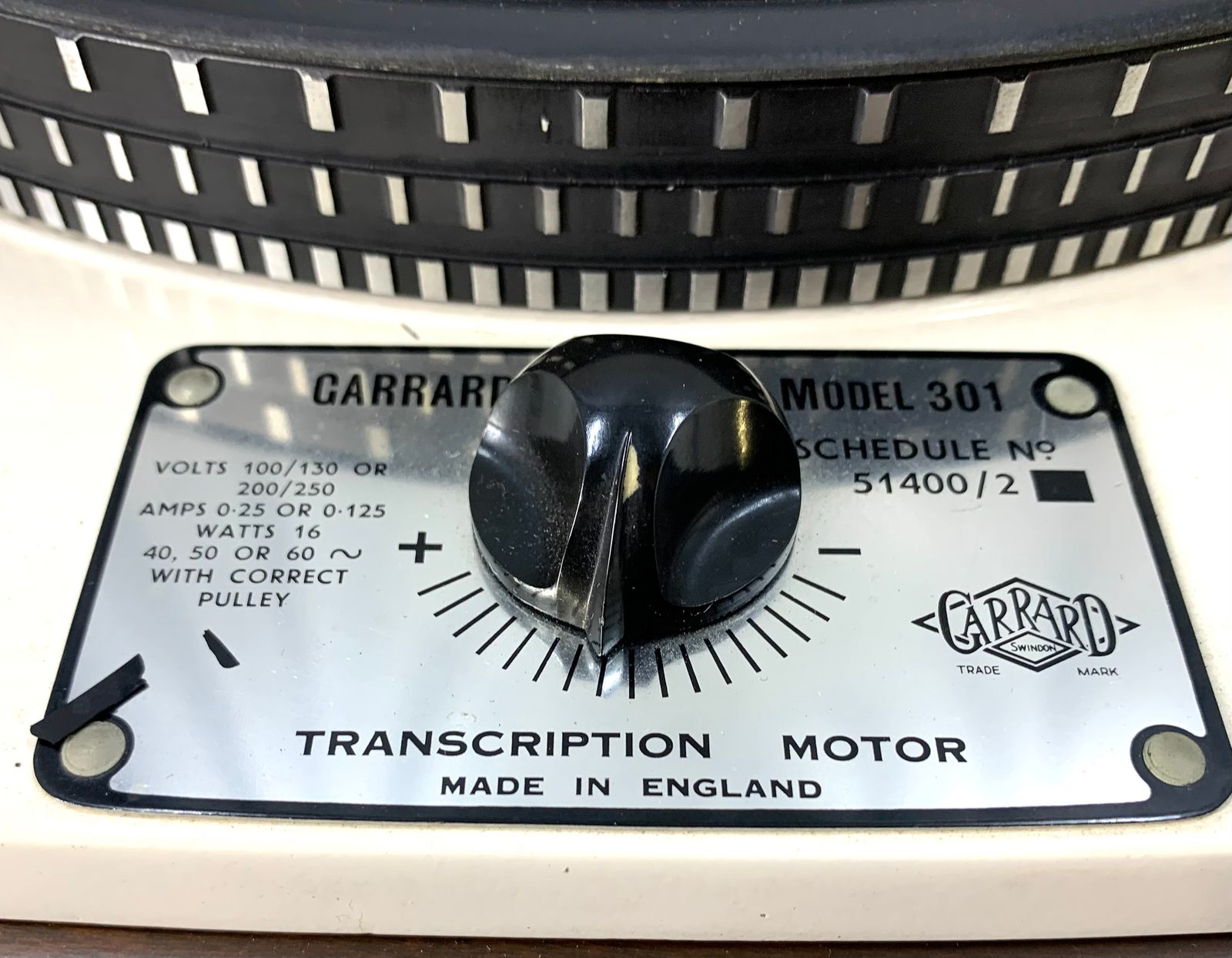 ターンテーブル