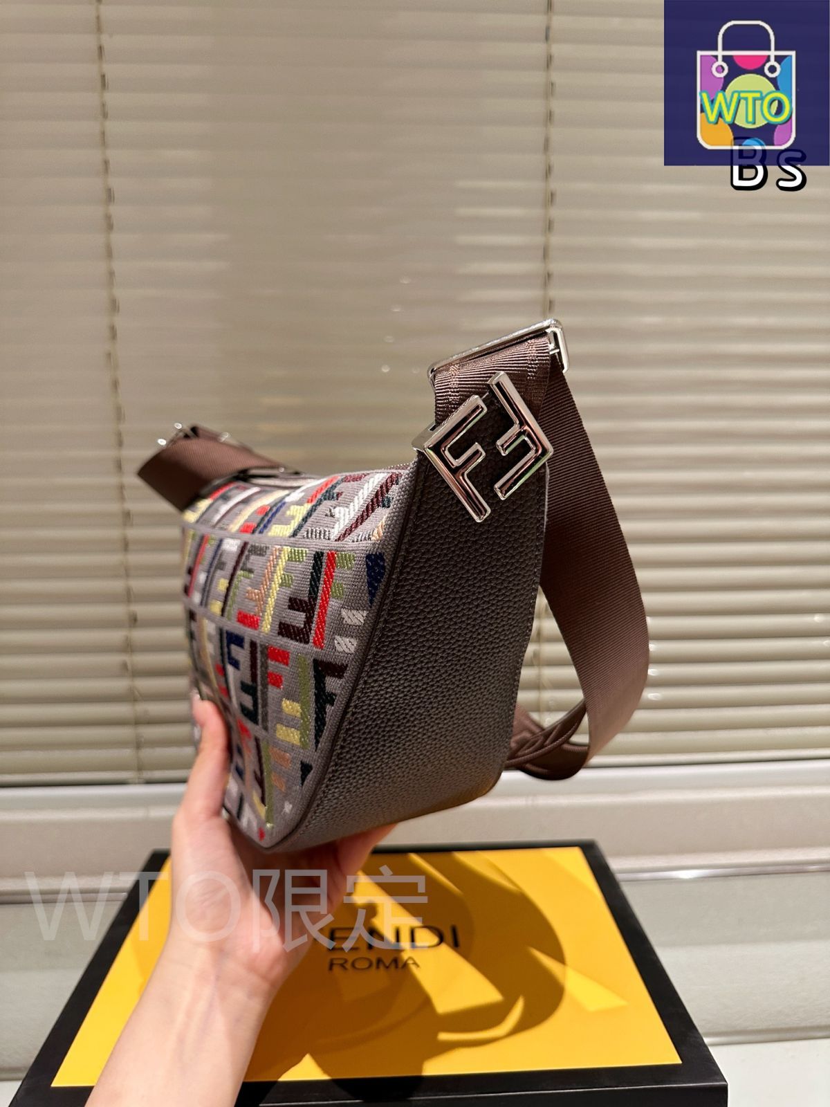 今日特価】Fendi フェンディ 新作クロスボディバッグ 360度死角