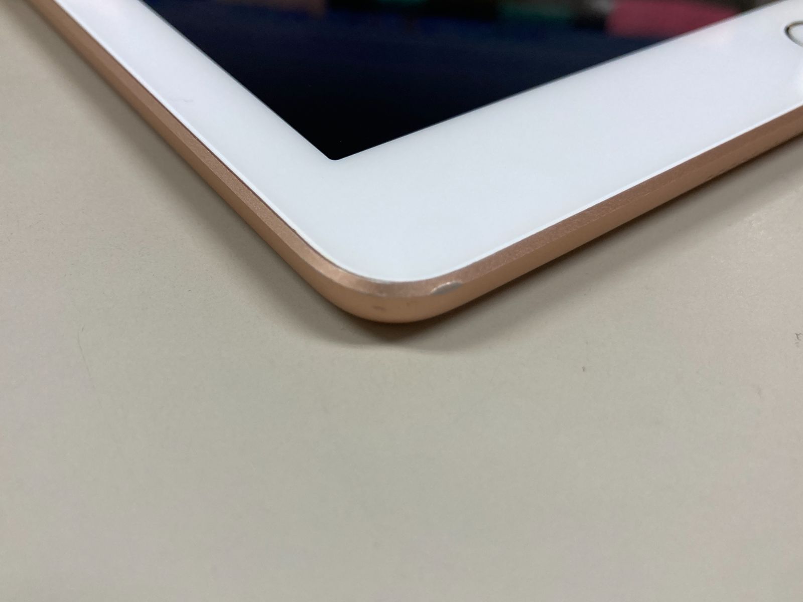 iPad 第6世代 128GB ゴールド 超美品 送料無料 美品 SIMフリー apple iPad (第6世代) 128GB ゴールド