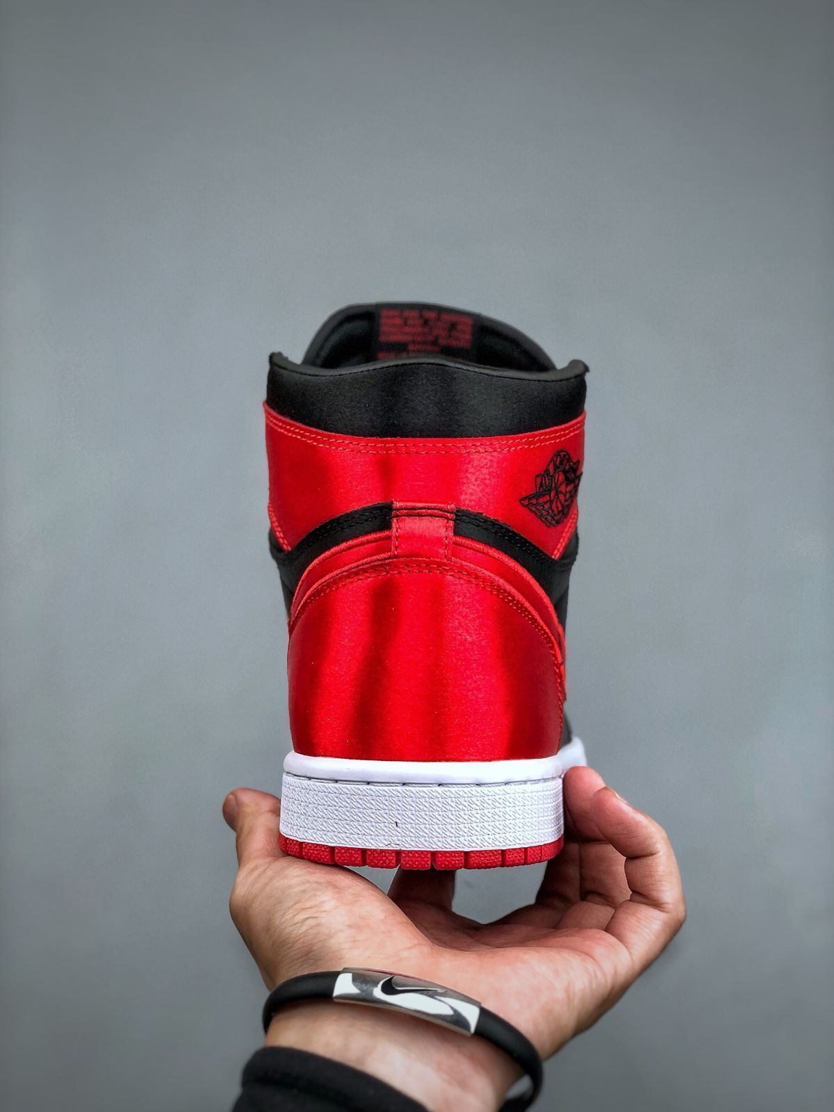 Nike Air Jordan 1　HIGH OG　エア ジョーダン 1 HIGH OG Satin Bred