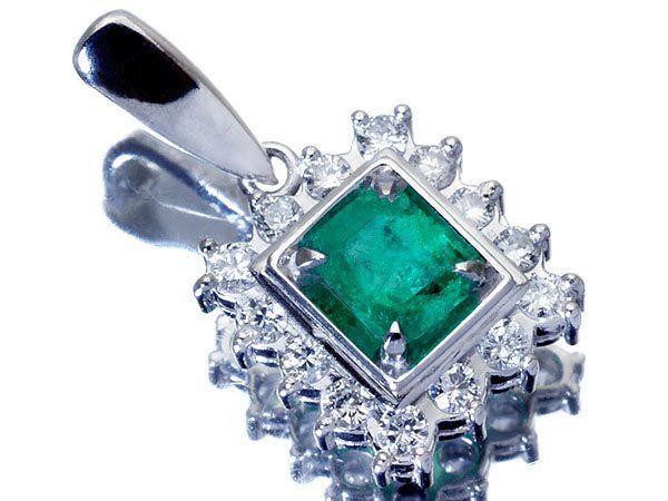 ジュエリー 鮮やかグリーン 良質天然エメラルド0.30ct＆ダイヤ0.225ct プラチナペンダントヘッド h7848vv 送料無料