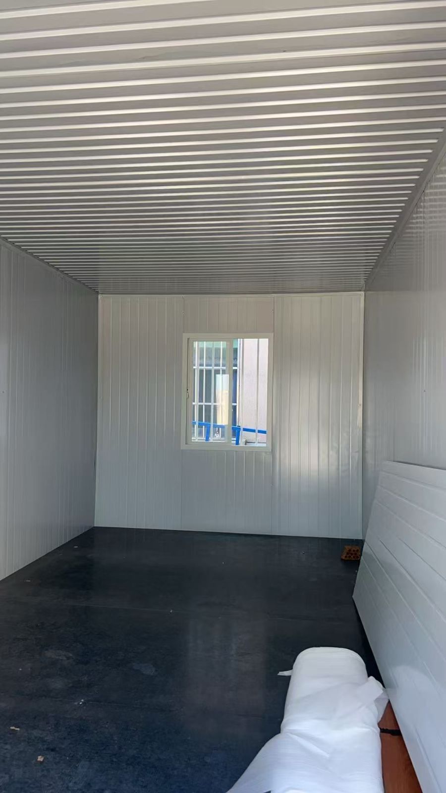 プレハブ 新品の組立式コンテナハウス ユニットハウス 倉庫 事務室