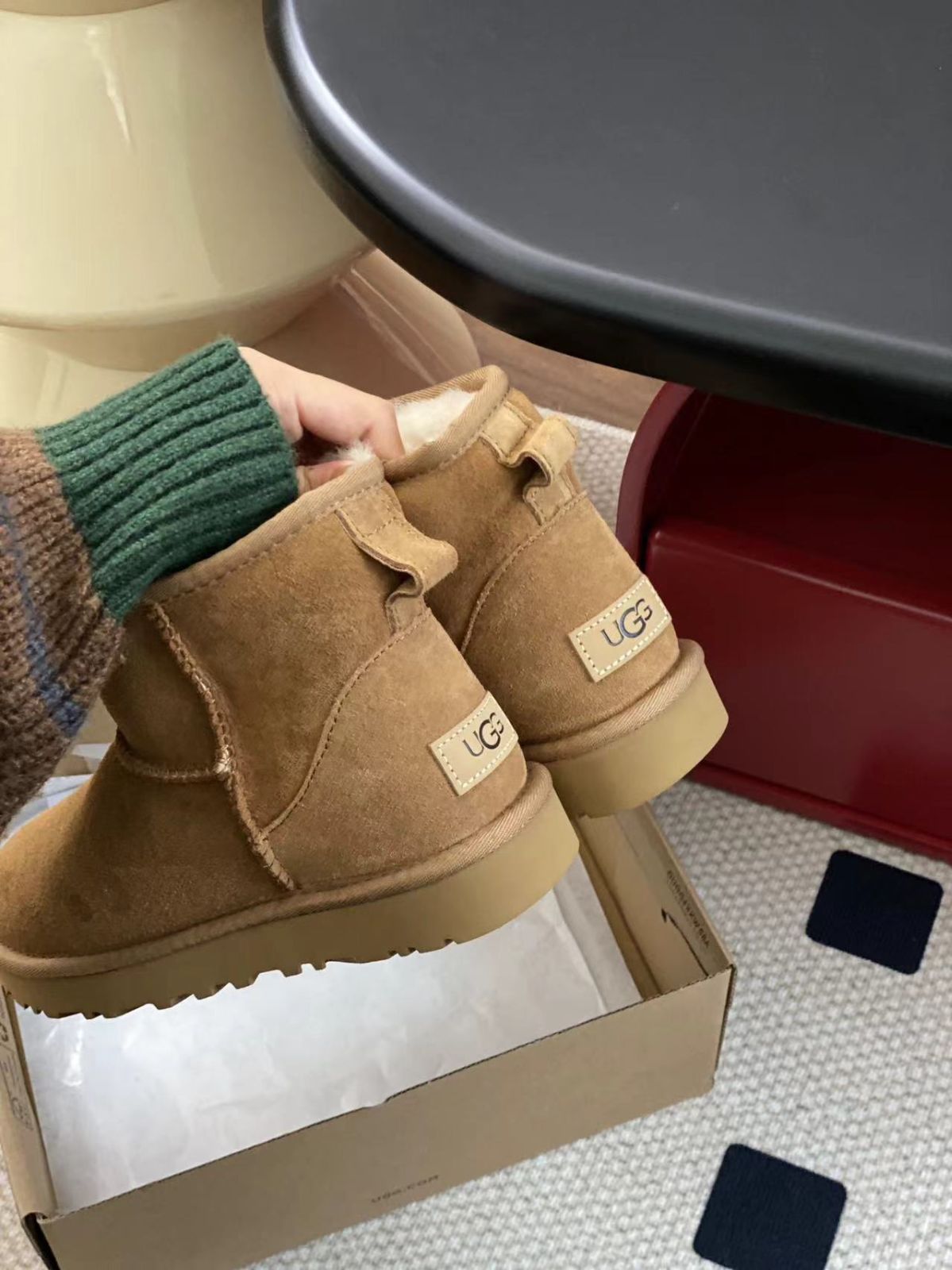 新品未使用   UGG アグ 厚底 5cm ブーツ クラッシックウルトラ ミニプラットフォーム