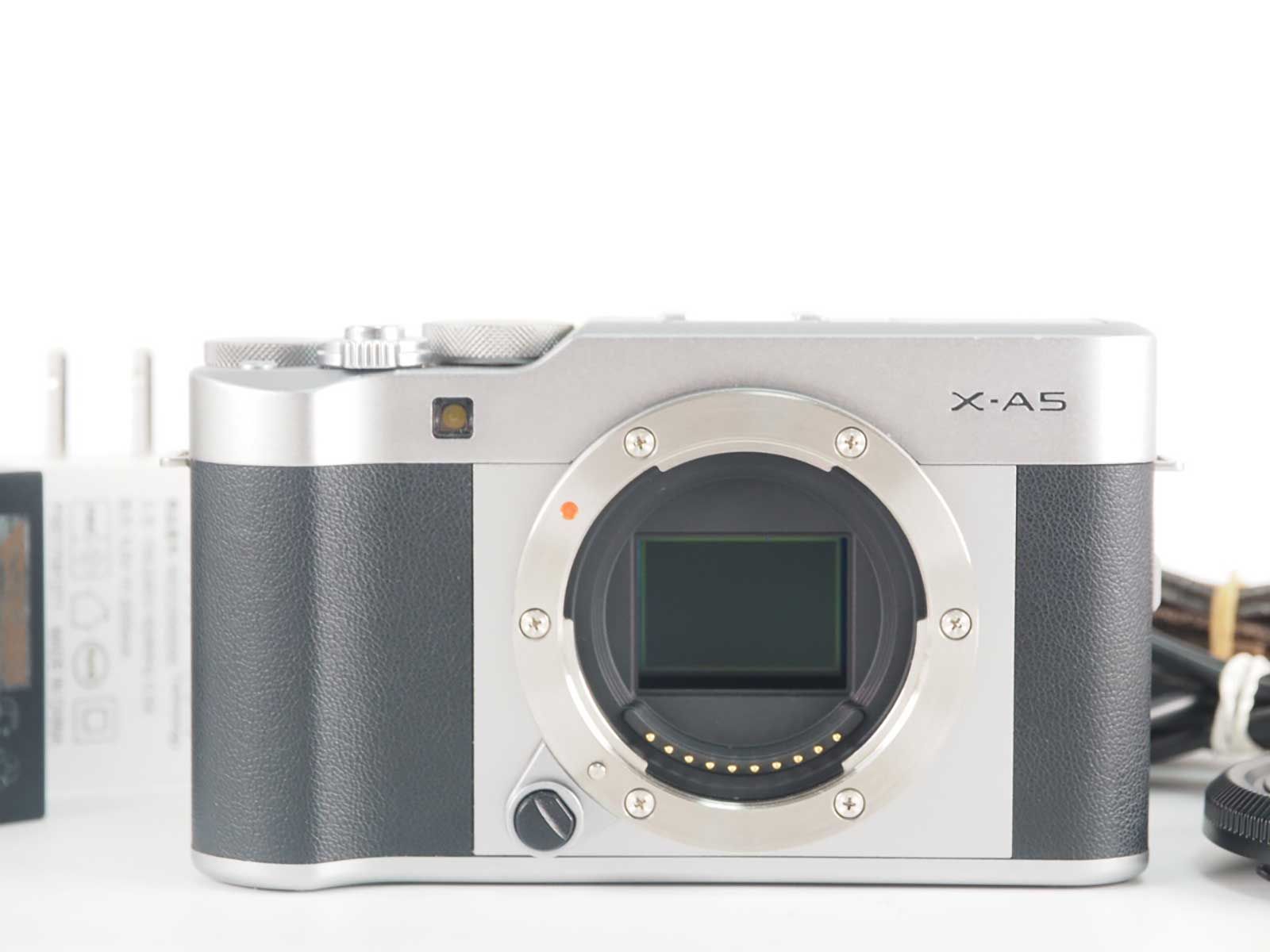 富士フィルム Fujifilm Fuji X-A5 24.2MP Digital Camera Body