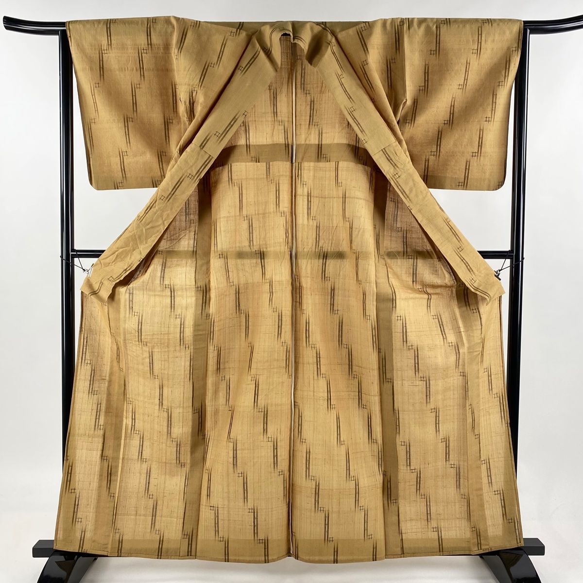 紬 身丈162.5cm 裄丈64.5cm M 単衣 井桁絣 幾何学模様 黄土色