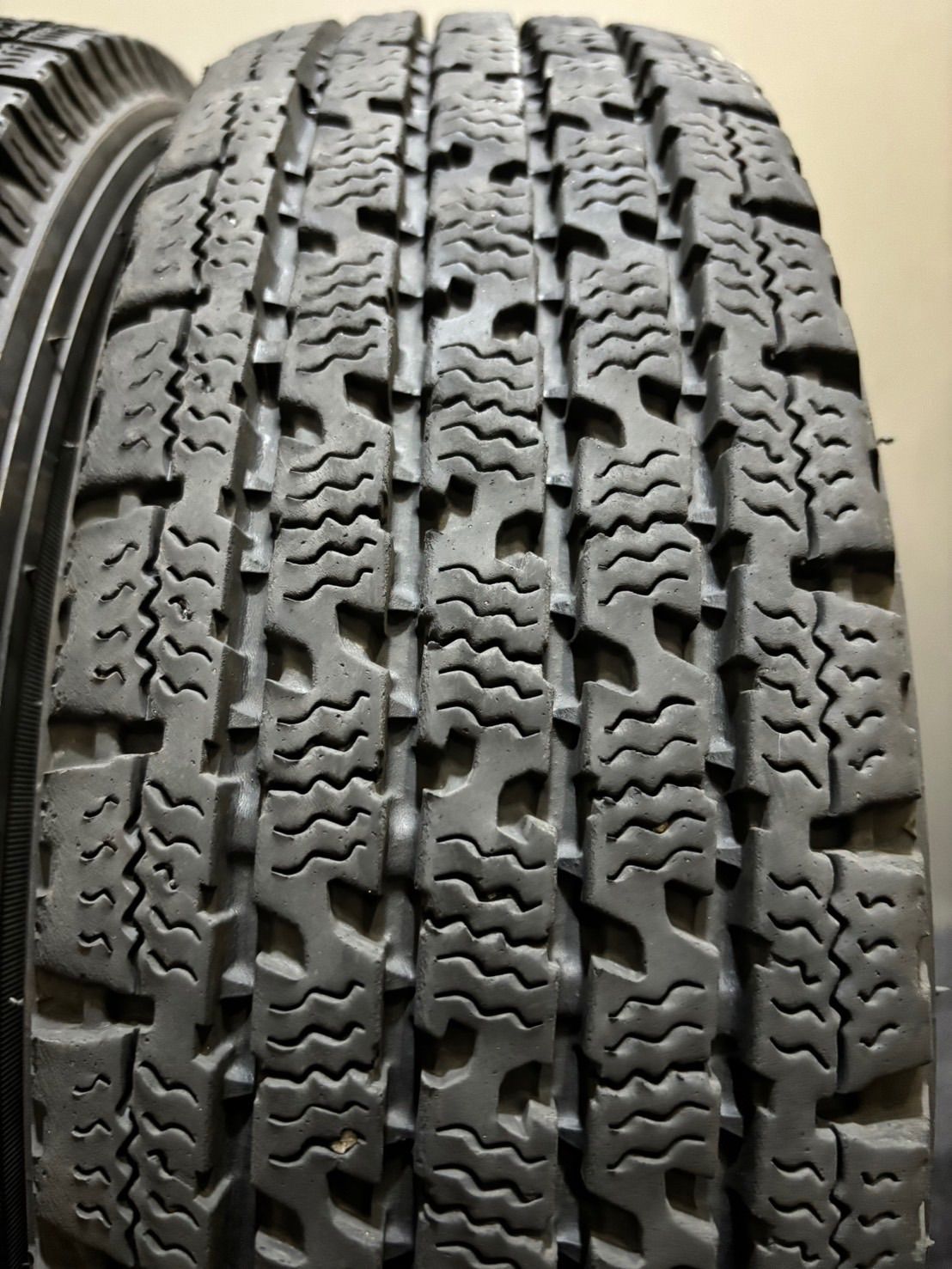 ★145/80R12 80/78N LT TOYO/DELVEX 935 23年製 ダイハツ 純正 スチール 12インチ 4J +35 100 4H スタッドレス 4本 (南1-G576)