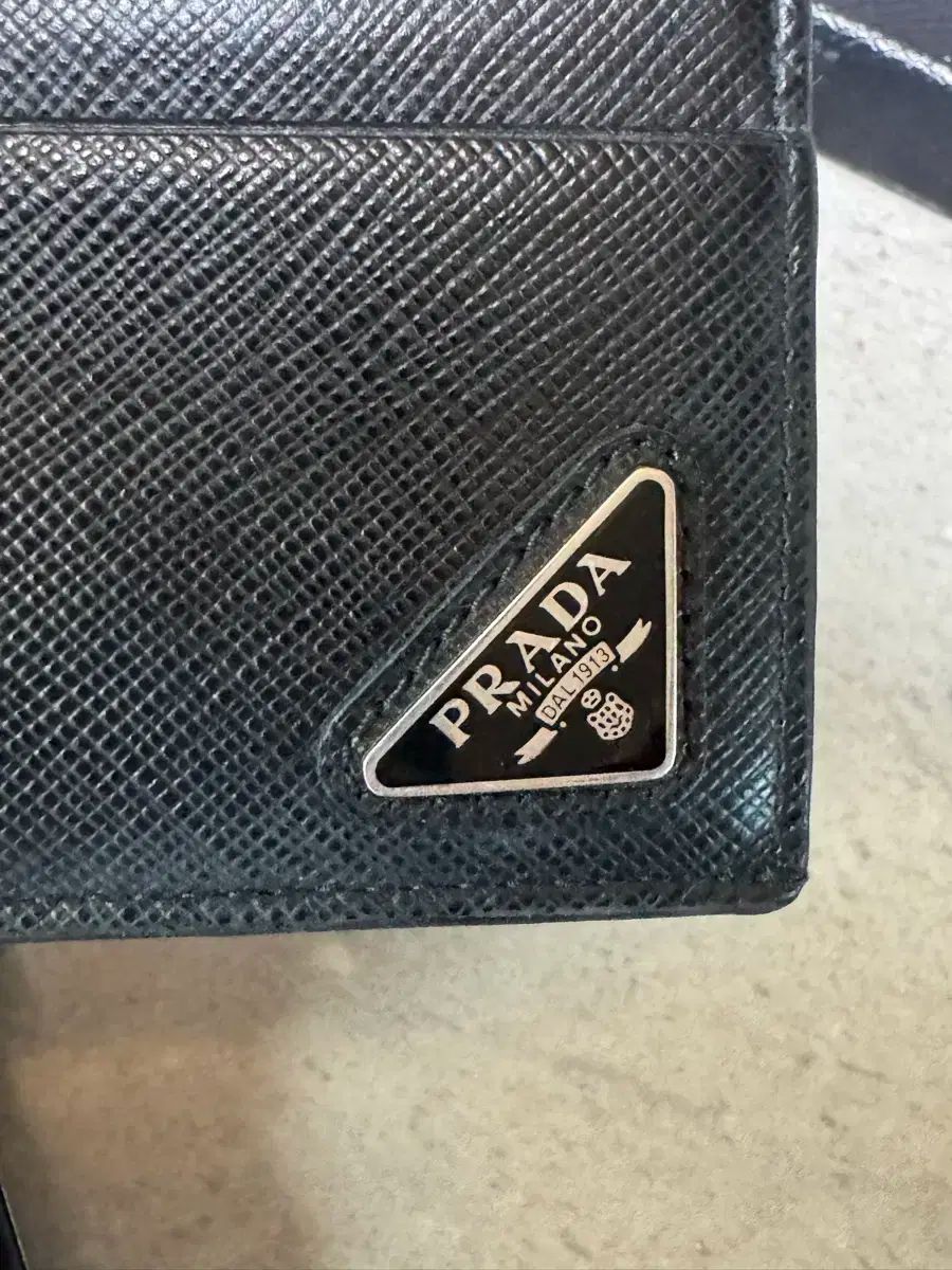 PRADA プラダ