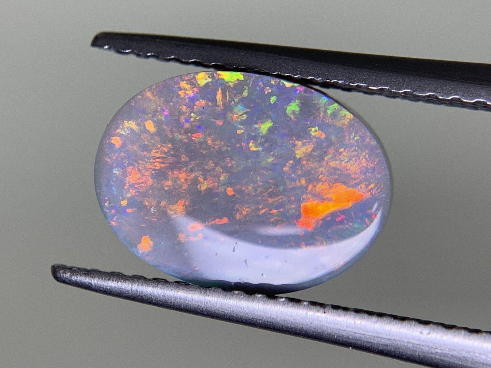 ブラックオパール 1.897ct 中央宝石ソーティング付き 11.2㎜×8.2㎜×2.9  