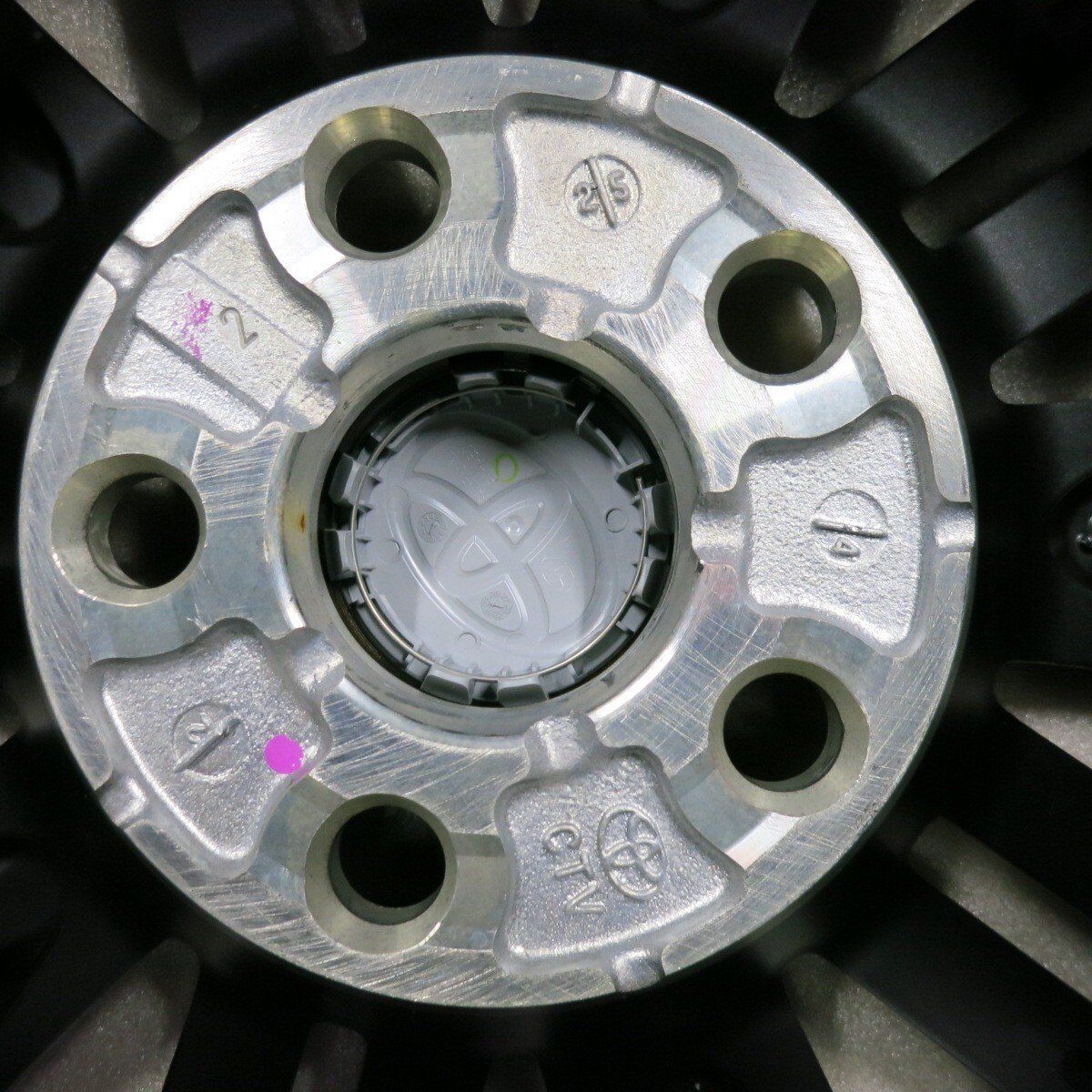 100％品質保証。 新車外し 1本 トヨタ ヤリスクロス Z 純正 ホイール 18インチ 18×7J PCD114.3 5H 5072305SYホ 4 ギフトに最適。