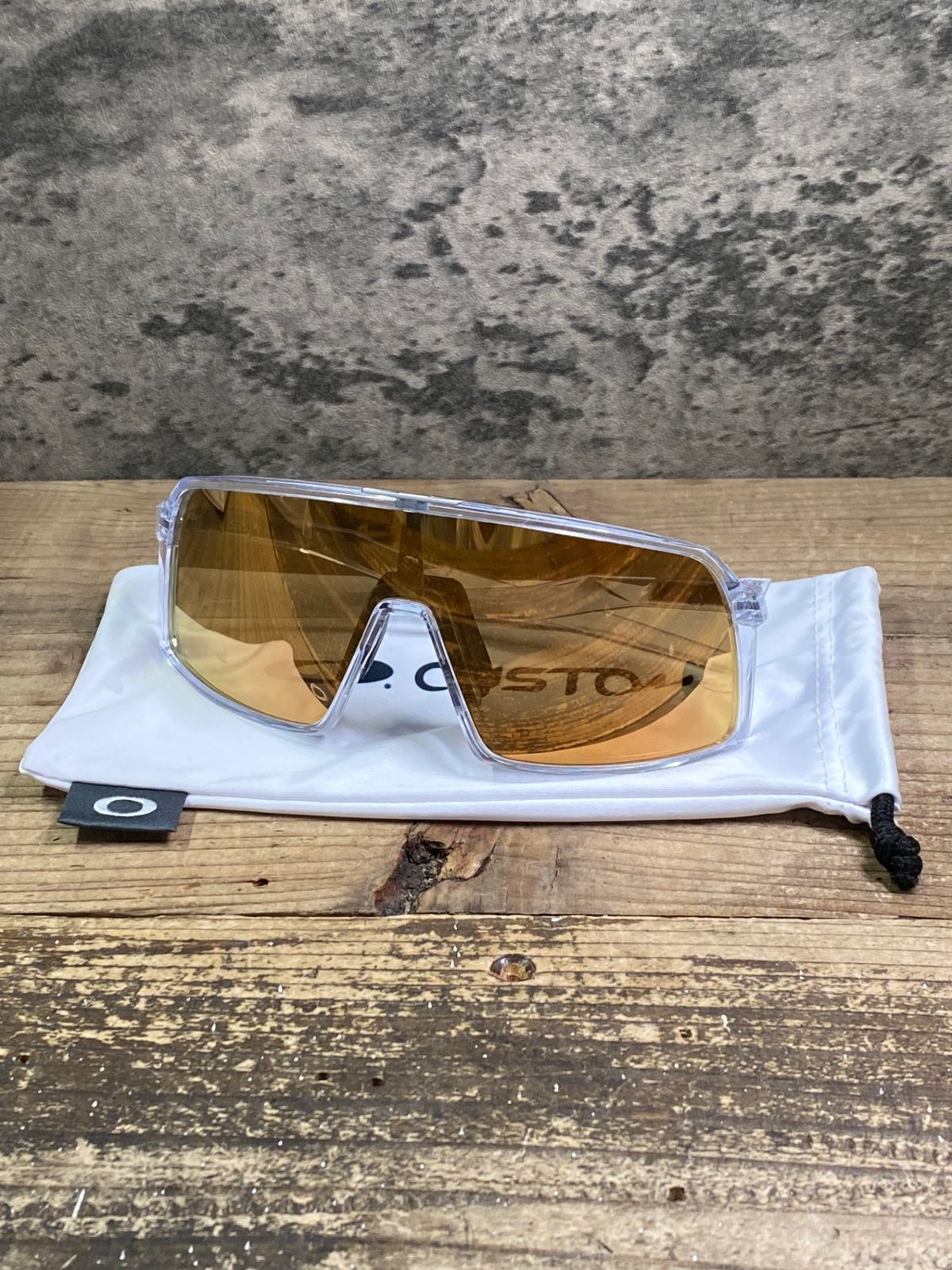 IU397 オークリー OAKLEY SUTRO サングラス アイウェア クリア レンズゴールド レンズ傷