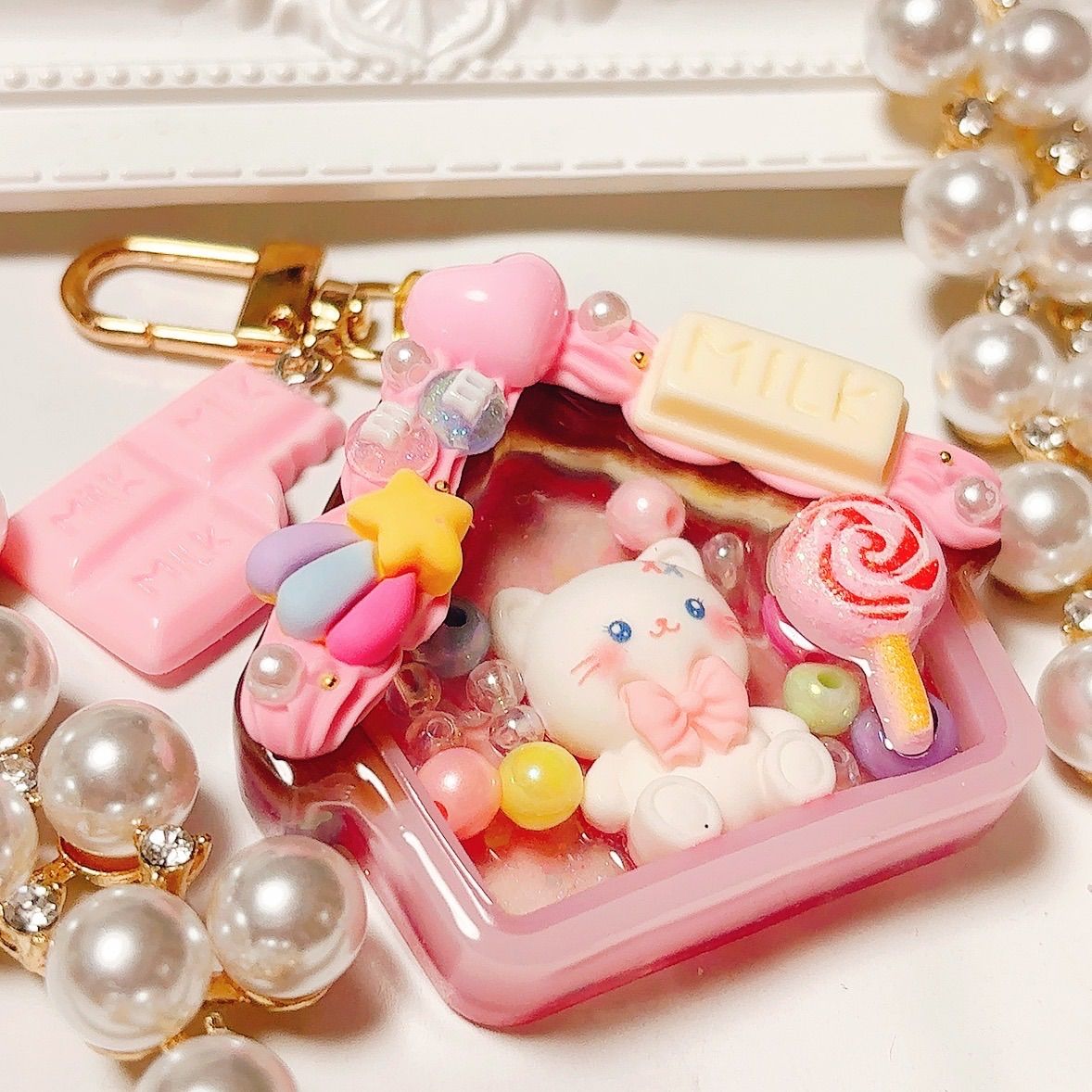 ねこちゃんのお菓子のお家◇シャカシャカキーホルダー