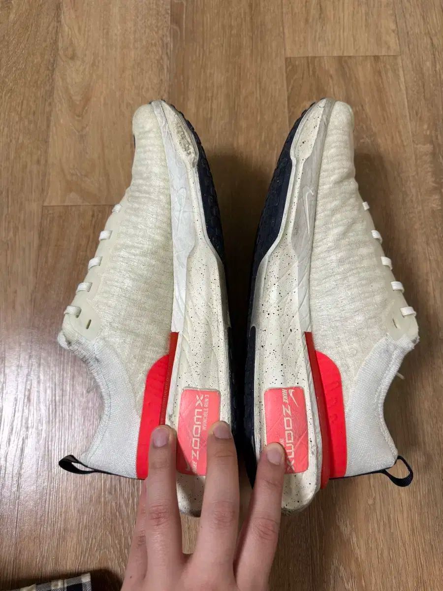 290 NIKE
