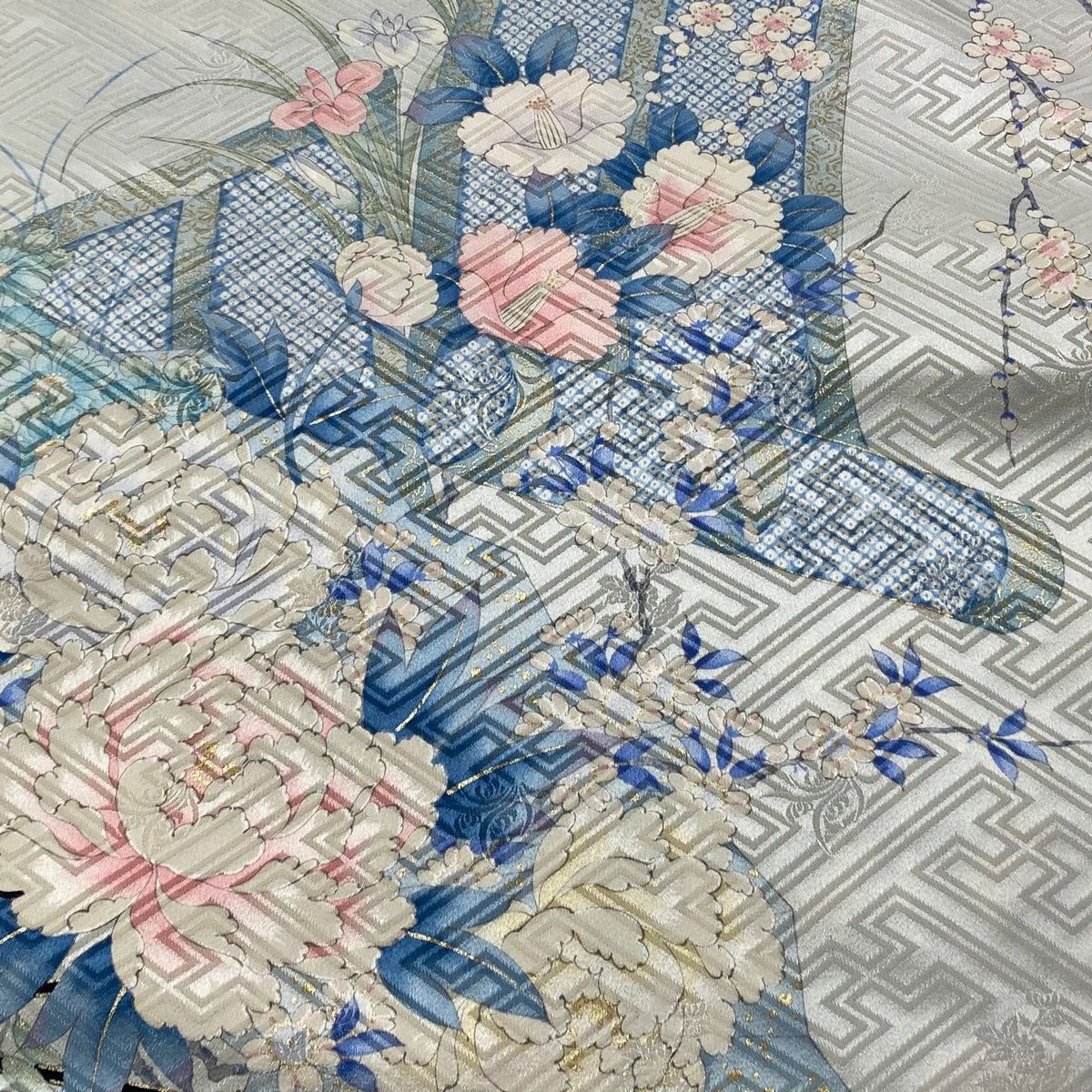 正絹　小紋　水色に貝合わせ　金彩　縮緬　源氏貝 反物 秀品 小紋 牡丹 几帳 金彩 水色 正絹 【中古】