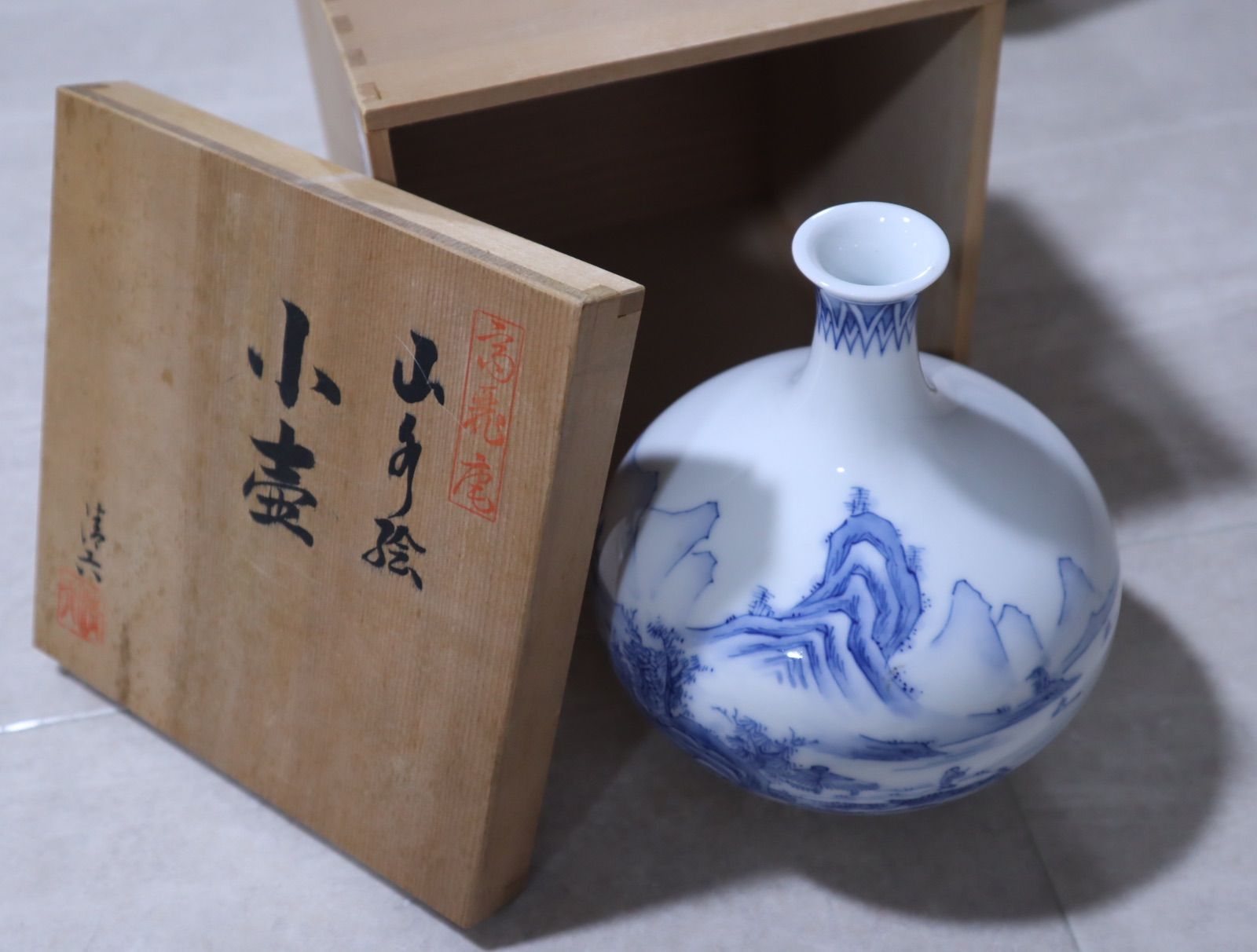 中村清六 作 高麗庵　白磁染付 山水絵小壷 中村清六 作 高麗庵 白磁染付 山水絵小壷