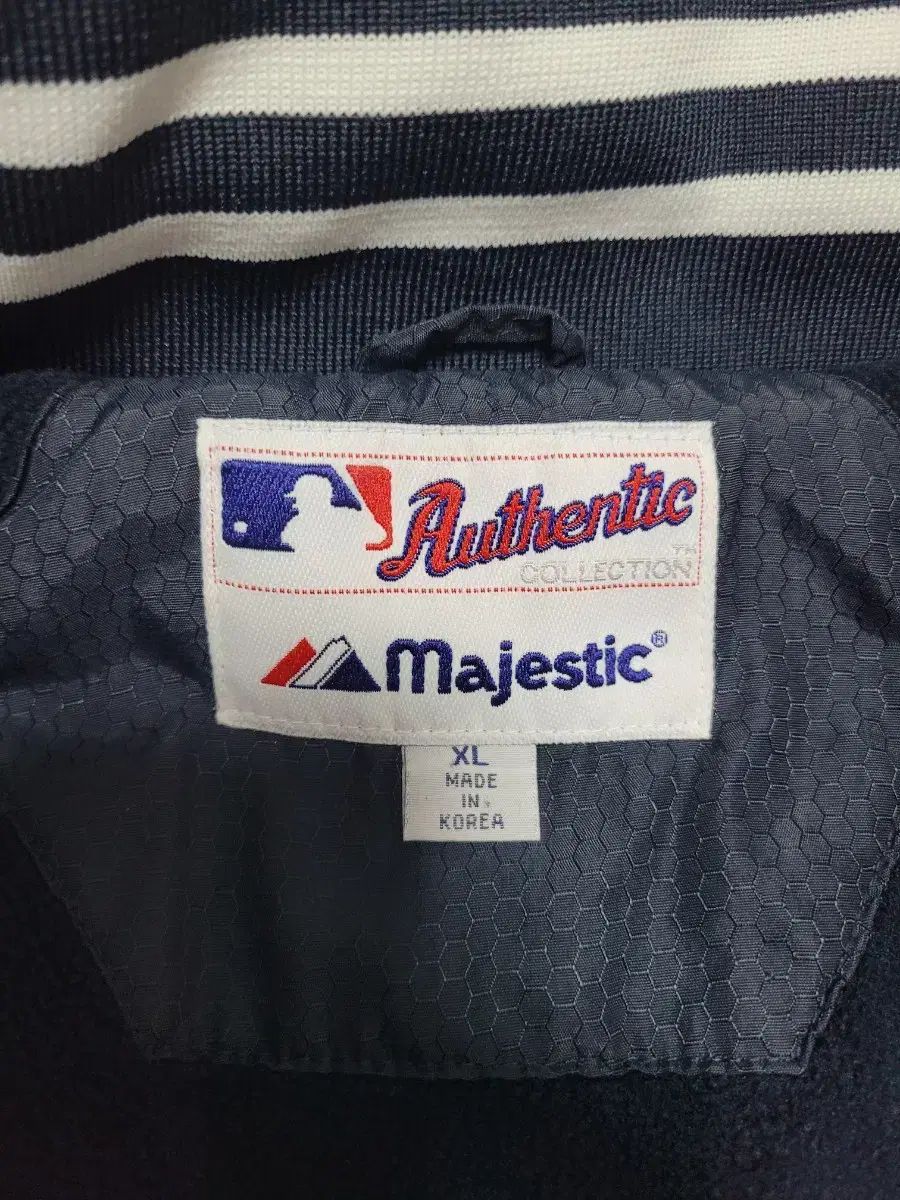 【最新の】 Majestic マジェスティック ニューヨークヤンキース 起毛 ああ左ジャケット