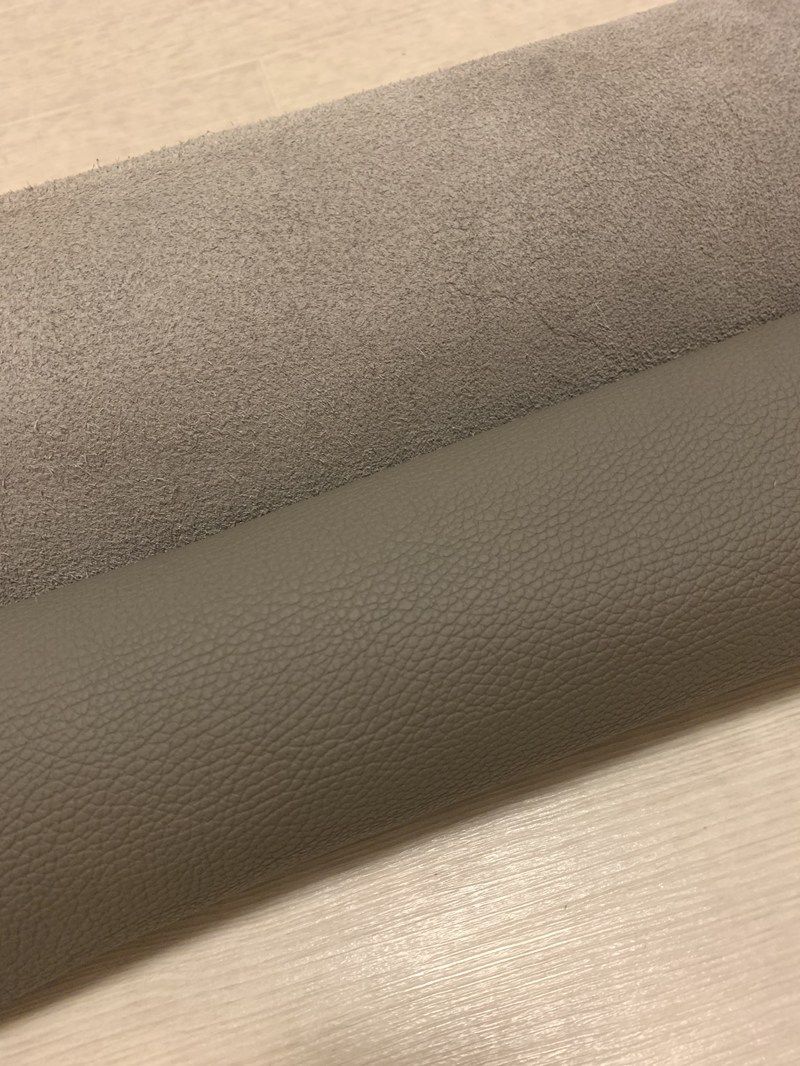アッシュグレー 270ds クロム革 牛革 イタリア レザー シュリンク加工 はぎれ 一枚革 レザークラフト 革 皮 本革 diy 生地 材料