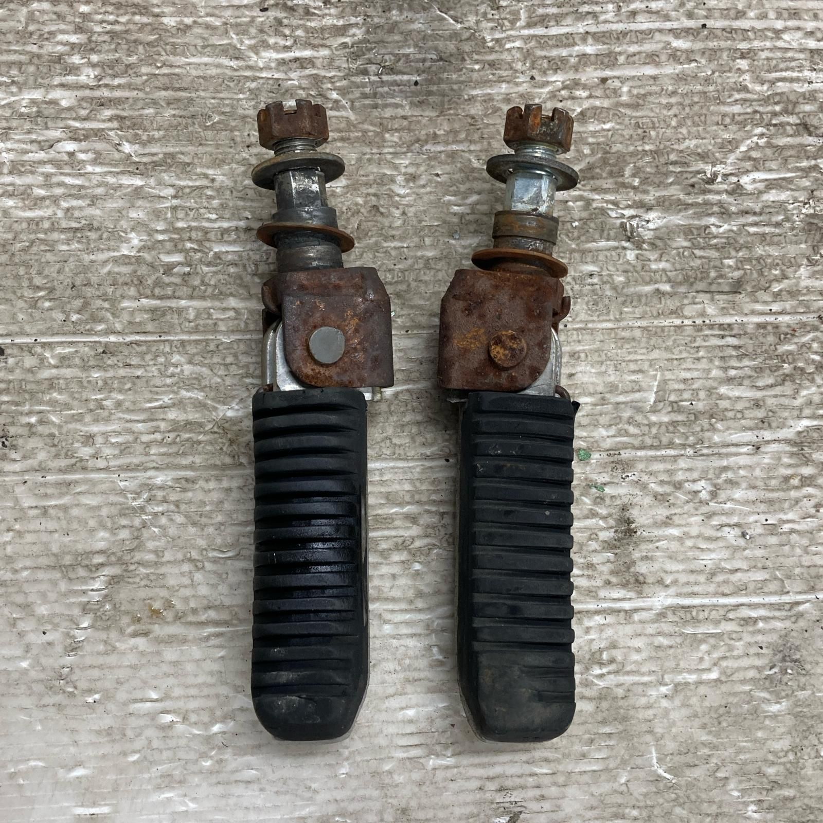 Harley FXLRS フロントブレーキキャリパー左右新車外し未走行。