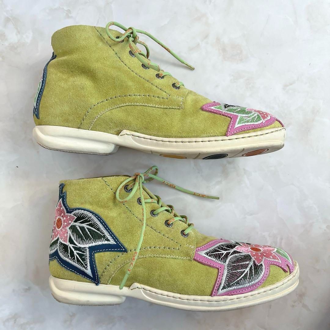 レースアップシューズ