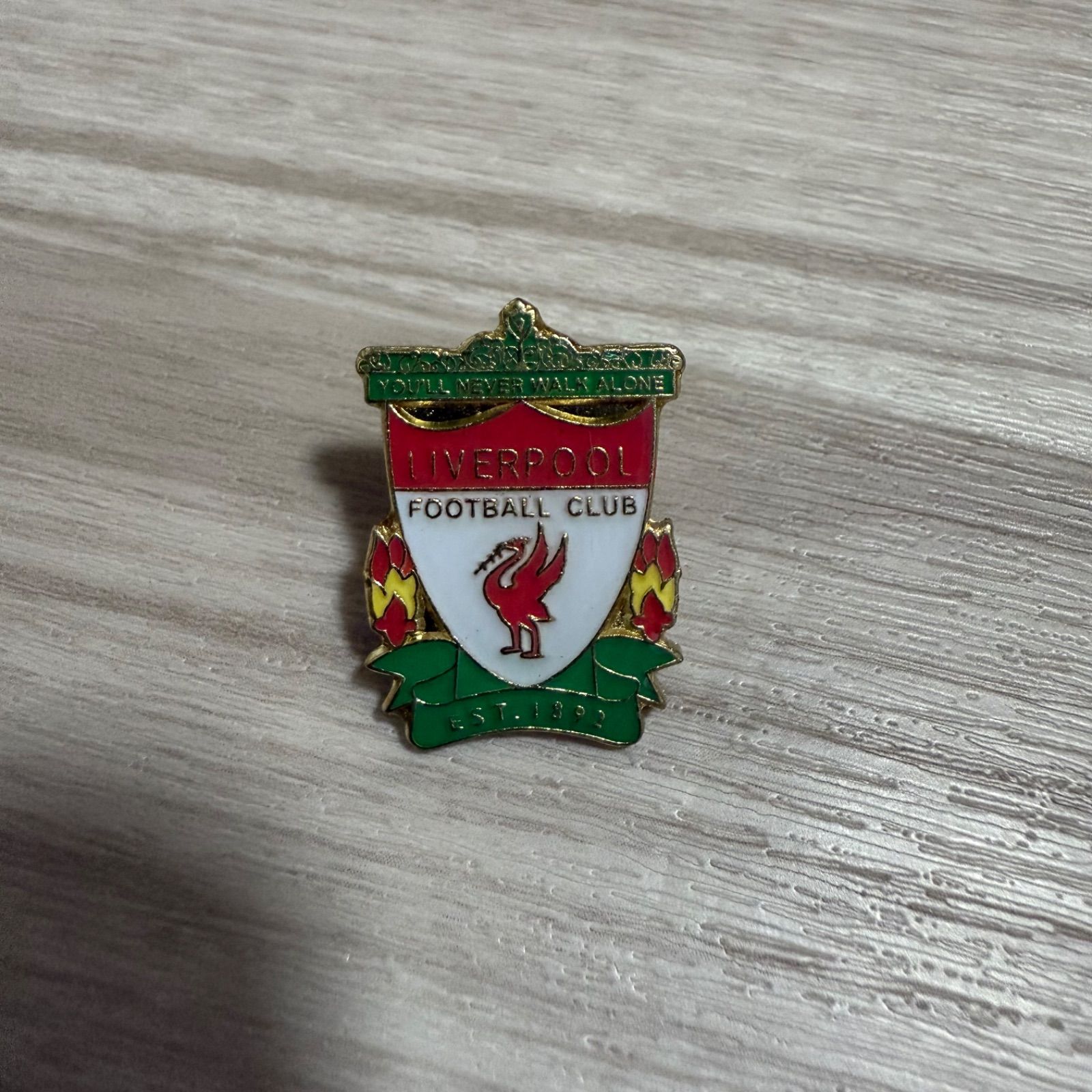 サッカー クラブチームピンバッジ - メルカリ