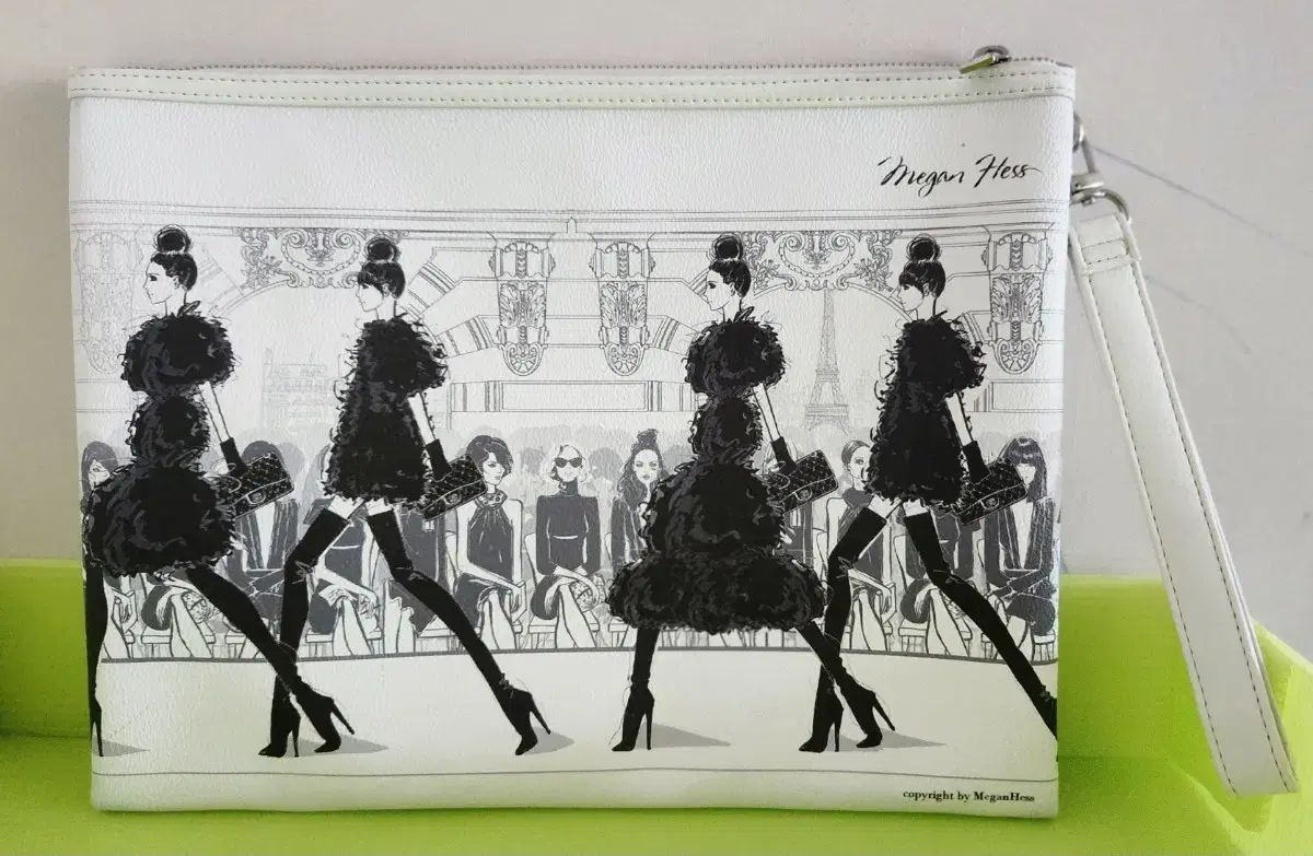 ミーガン ヘス イラストレーター クラッチバッグ