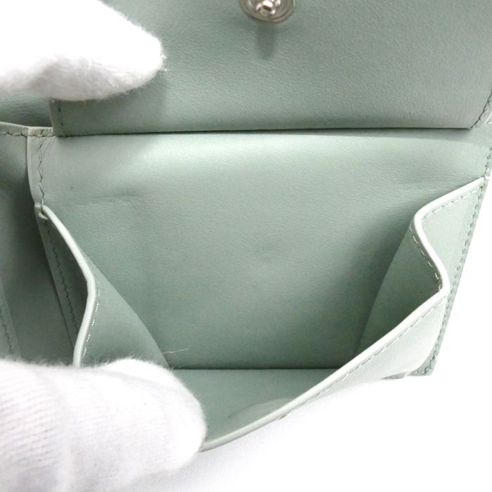 二つ折り財布