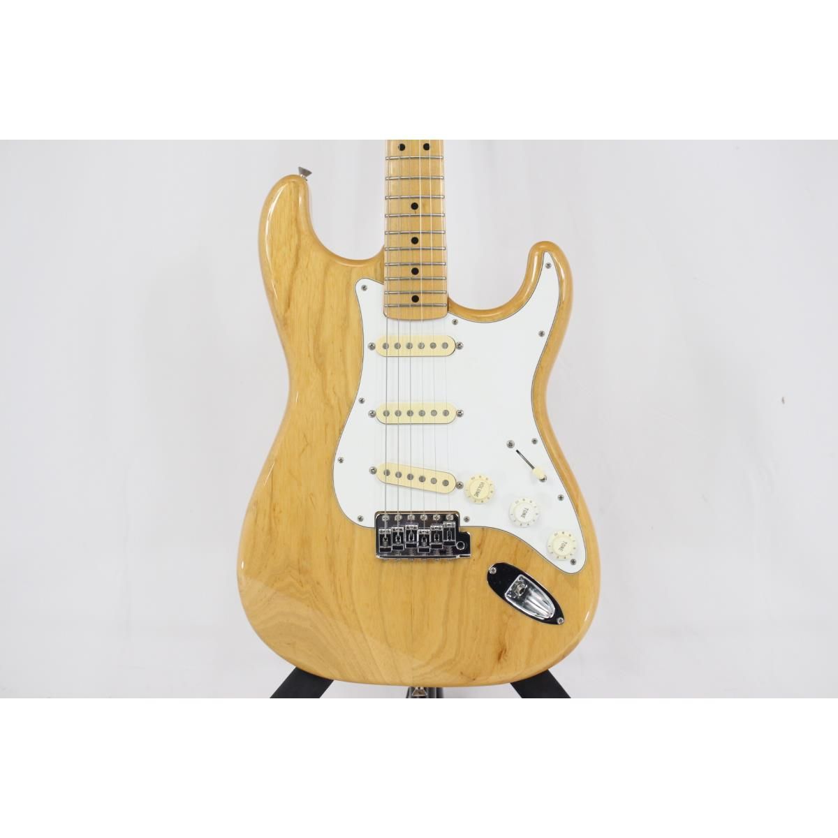 美品Fender Japan ST71⁄ASH ストラトキャスター 美品フェンダー